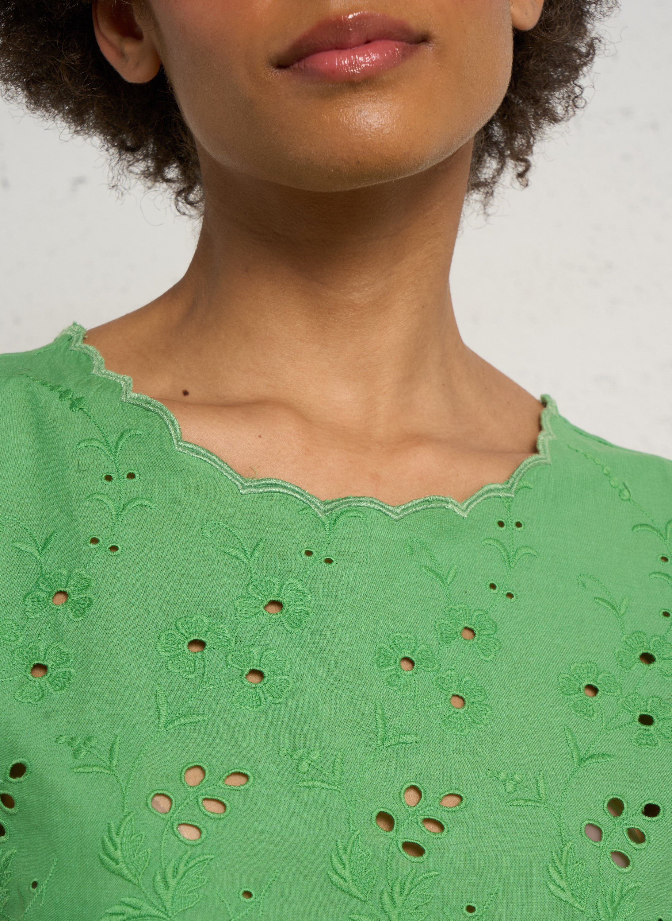 Weit geschnittenes Baumwoll-Top mit Rundhalsausschnitt PETITE MENDIGOTE Grun