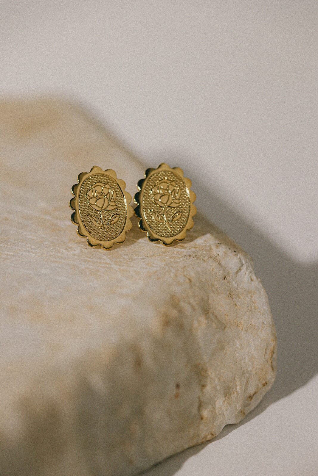 Flower enamel gold-plated stud earrings Golden