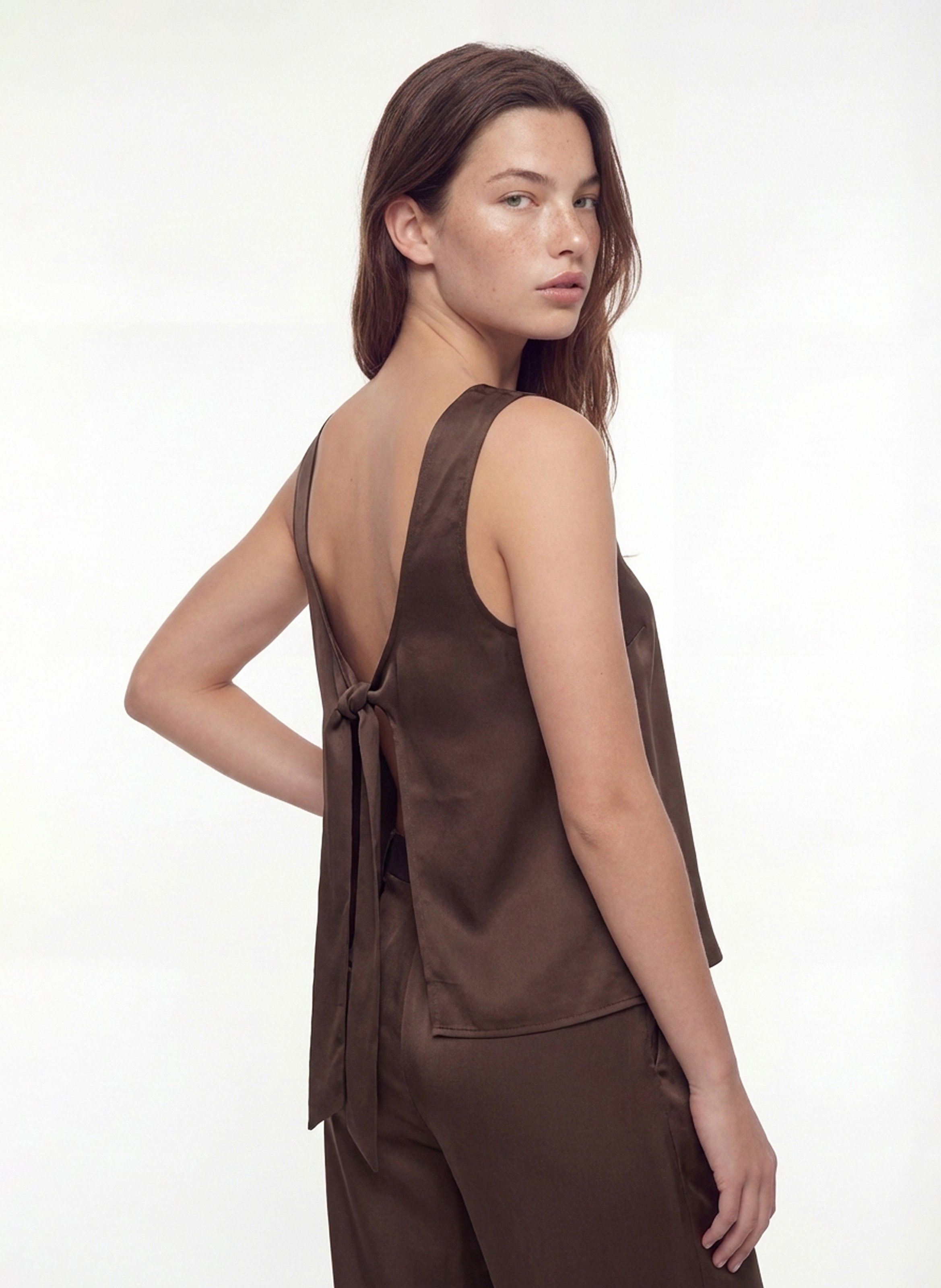 Satin Tanktop Rundhalsausschnitt KOOKAI Braun