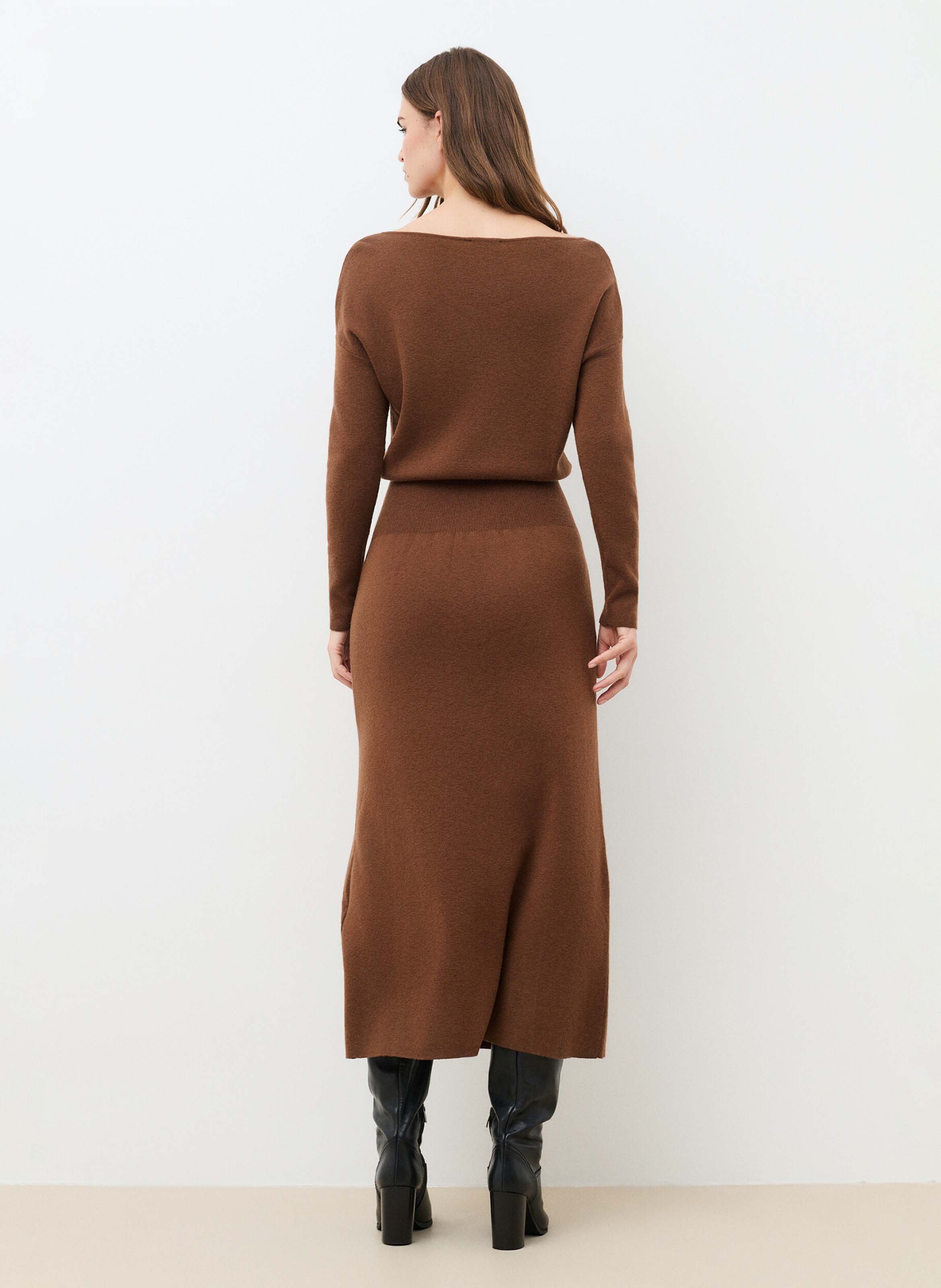 Lange jurk met V-hals | wolblend CAROLL Bruin