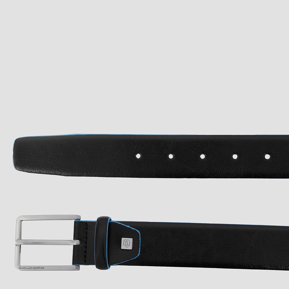 - Buckle closure. - Width: 3 cm.  PIQUADRO Black
