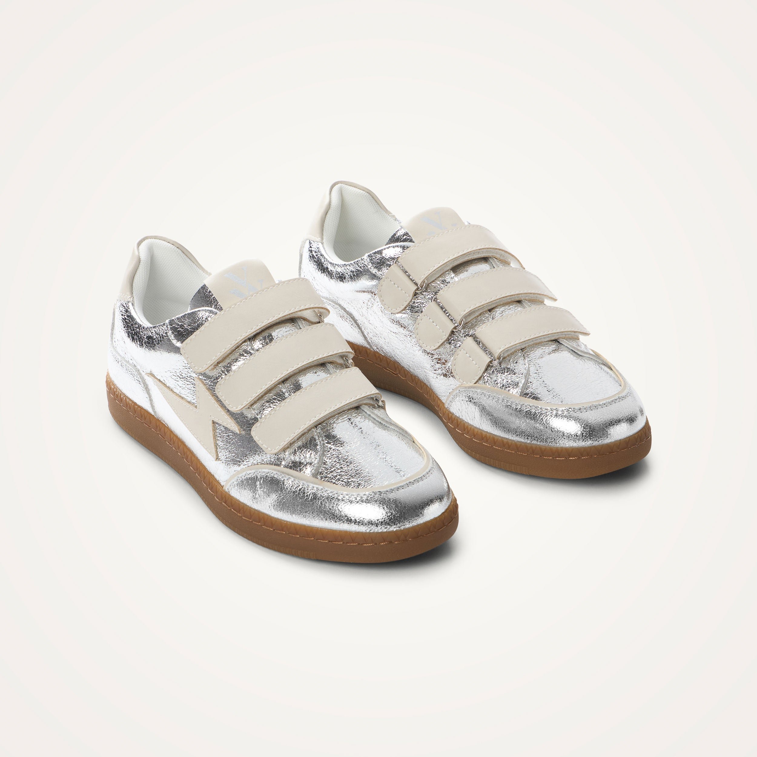 Baskets basses rétro et métallisées VANESSA WU Argent