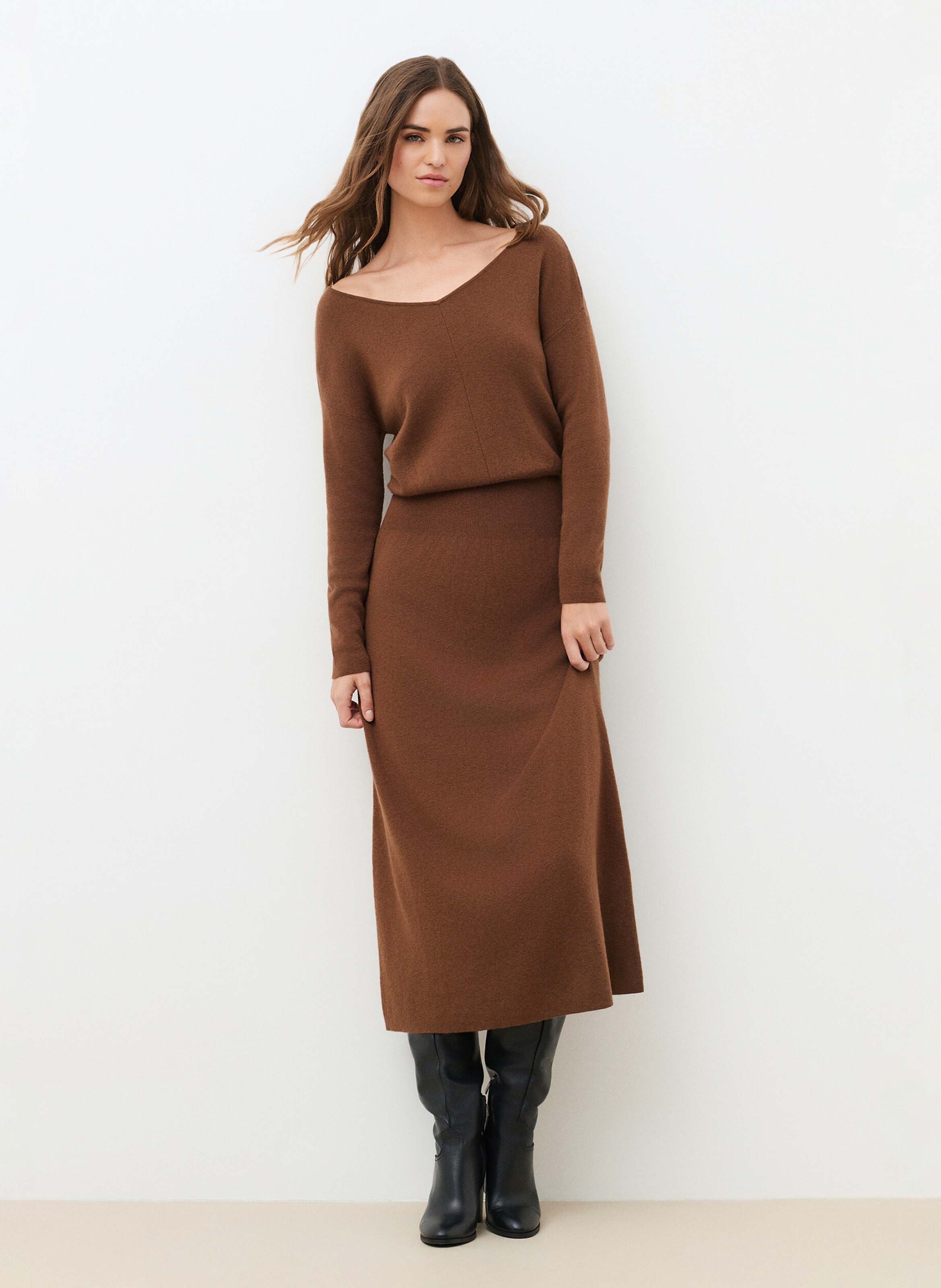 Lange jurk met V-hals | wolblend CAROLL Bruin