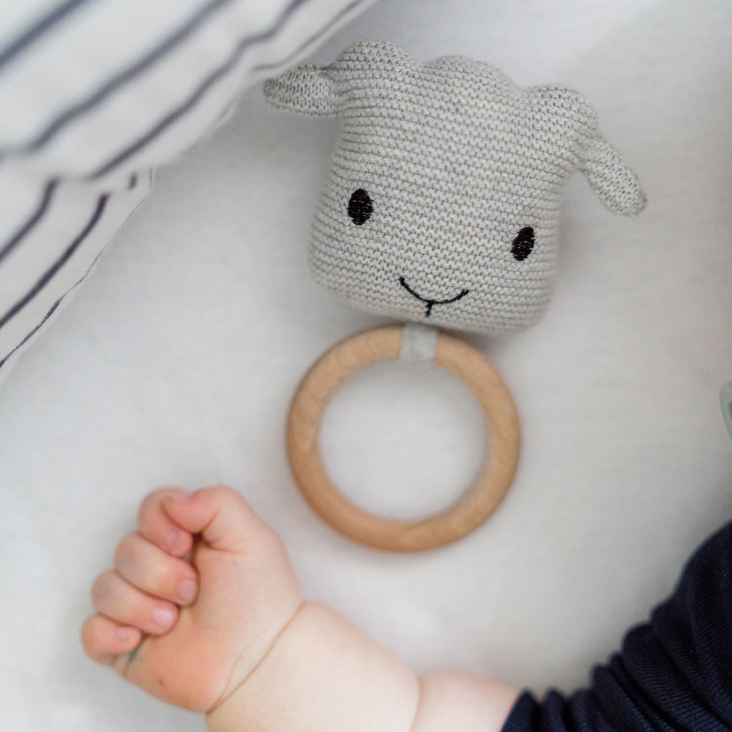 Crochet star grasping toy KINDSGUT Grey