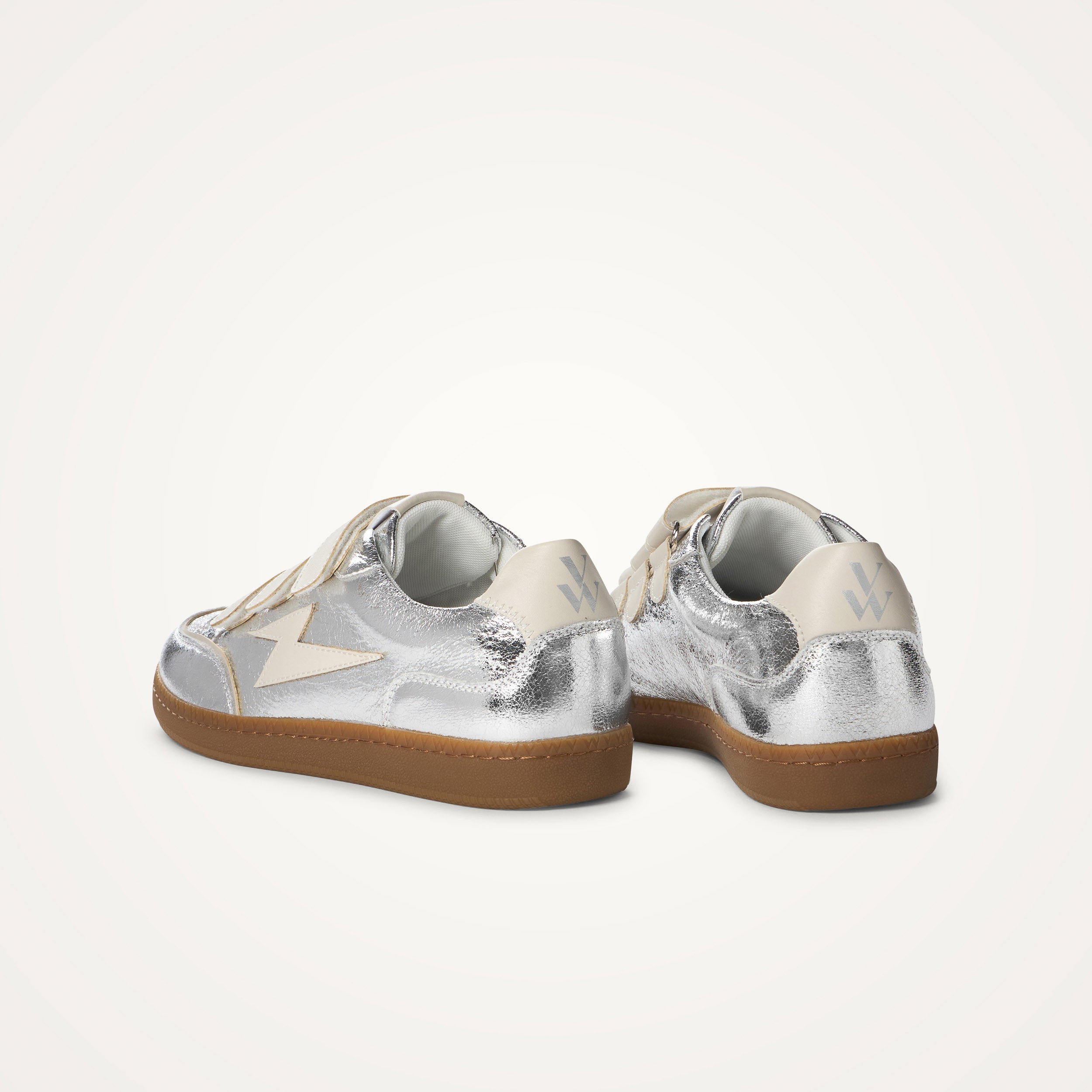 Baskets basses rétro et métallisées VANESSA WU Argent