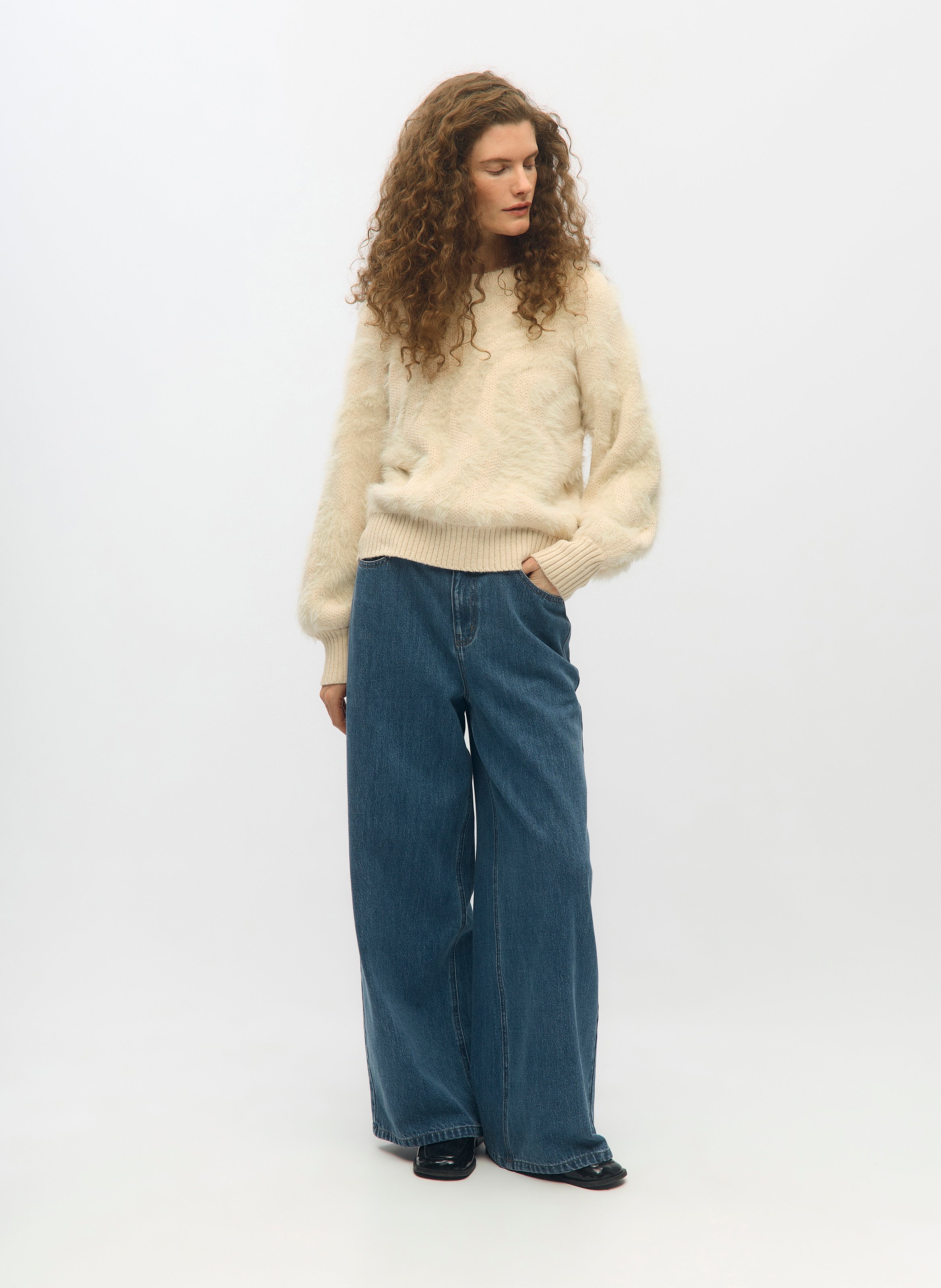 Gerader Pullover mit Rundhalsausschnitt aus Kunstpelz OBJECT Beige