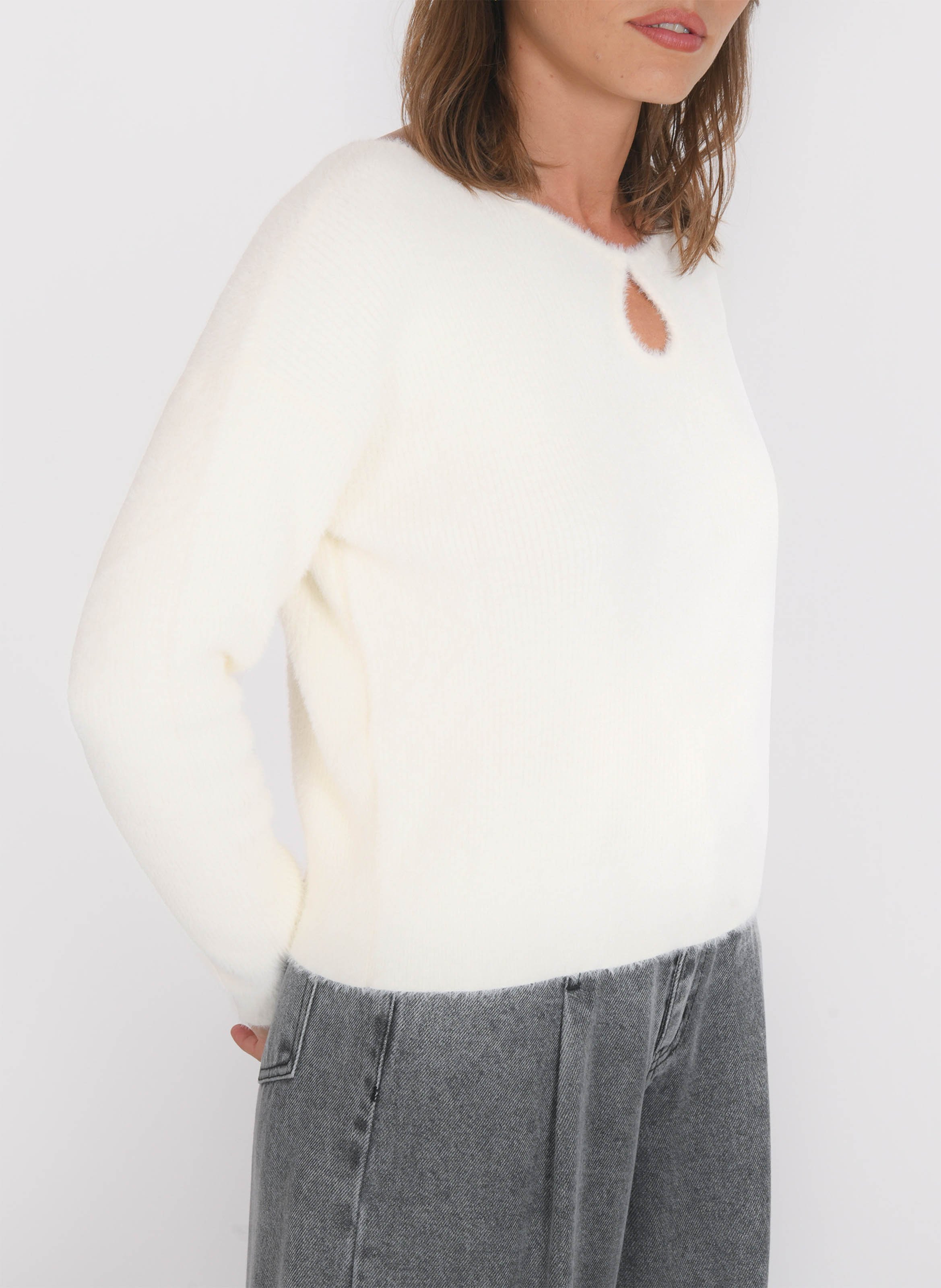 Gerade geschnittener Rundhalspullover aus flauschigem Strick KOOKAI Weiss