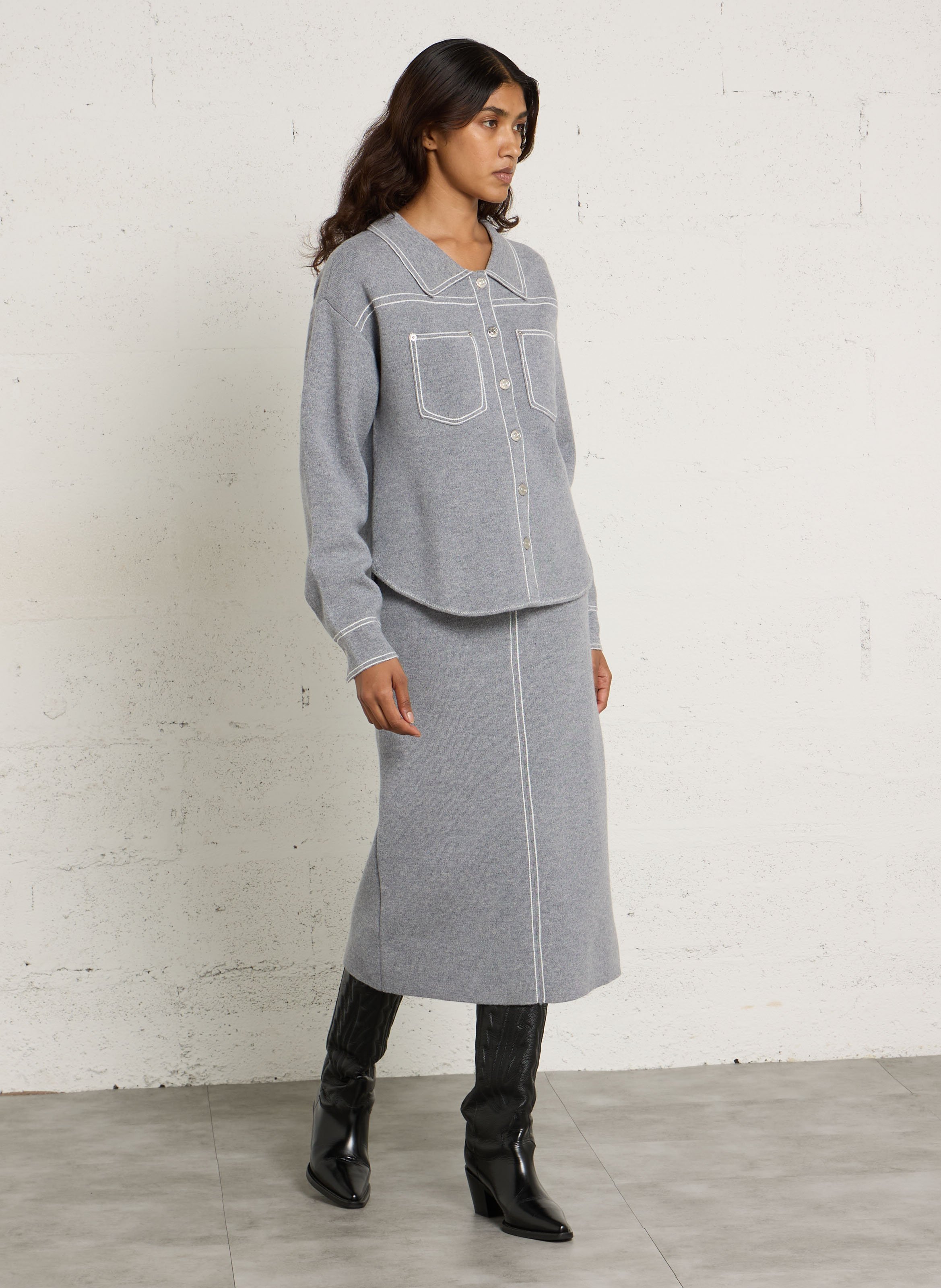 Weiter Cardigan aus Wolle mit Ziernähten BERENICE Grau