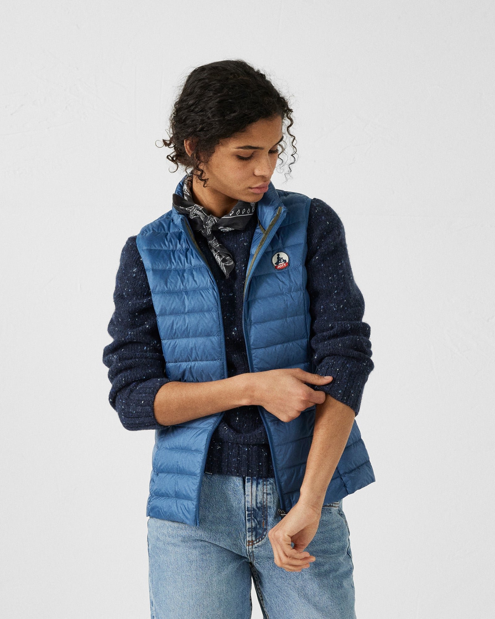 Sleeveless lightweight down vest seda JOTT Blue
