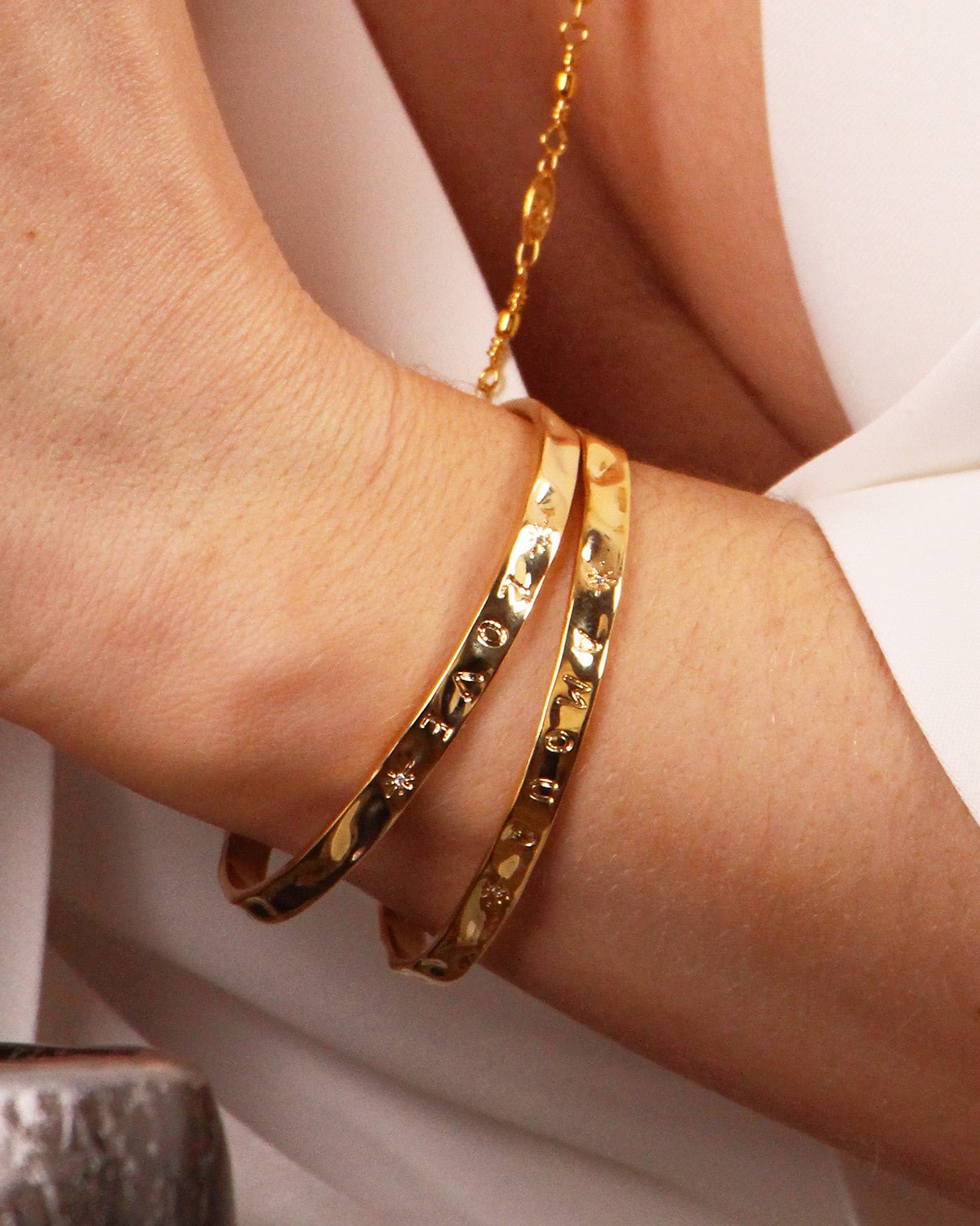 Gold-plated love bangle NILAI Golden