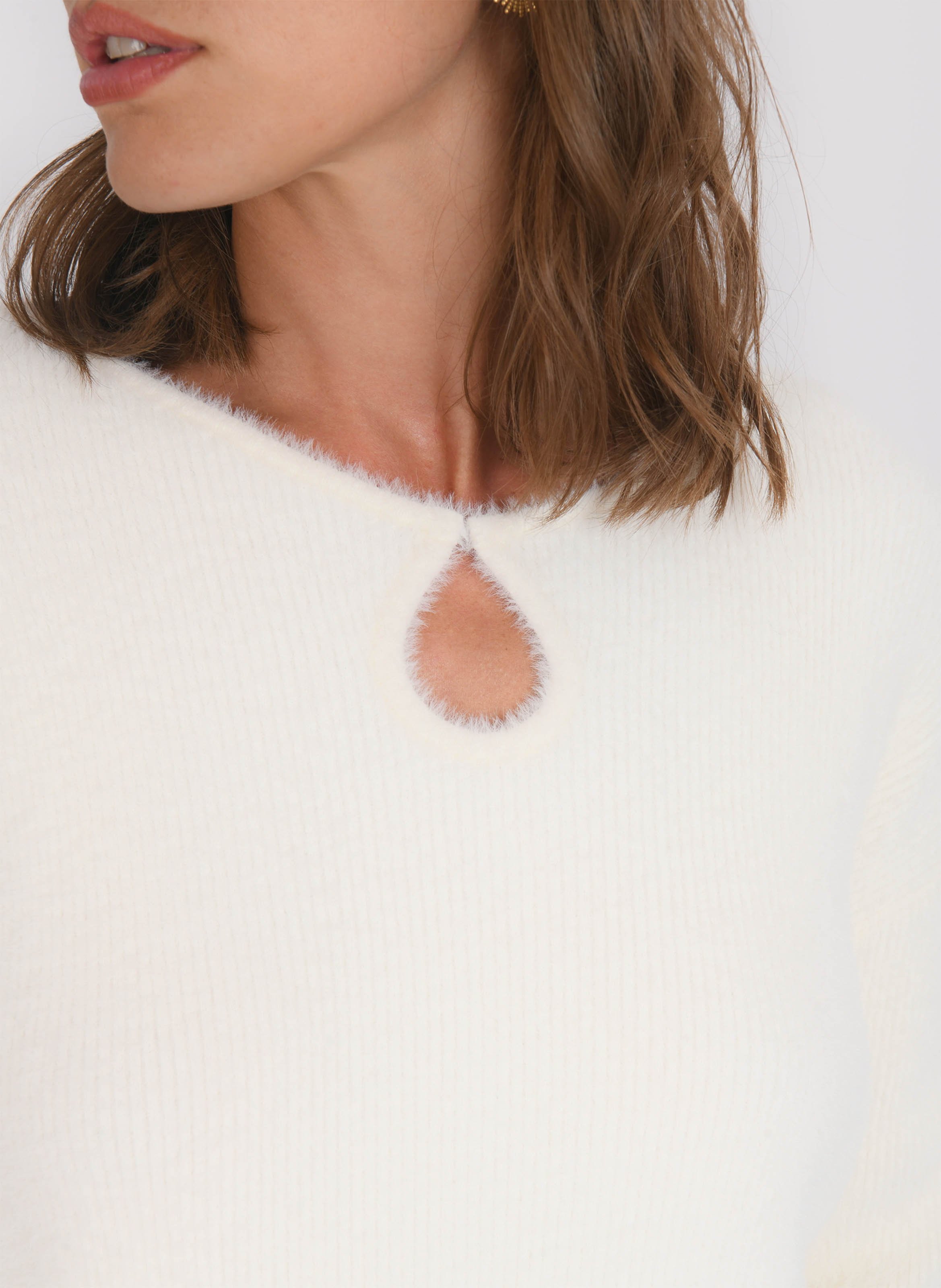 Gerade geschnittener Rundhalspullover aus flauschigem Strick KOOKAI Weiss