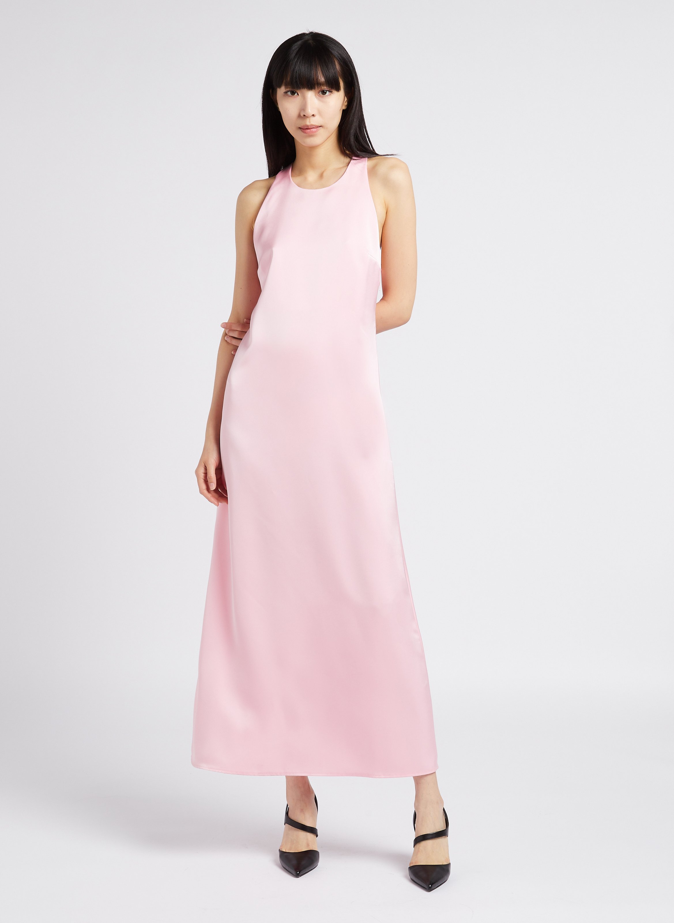 Lange, nauwsluitende, satijnachtige jurk met ronde hals COLLECTORS CLUB Roze