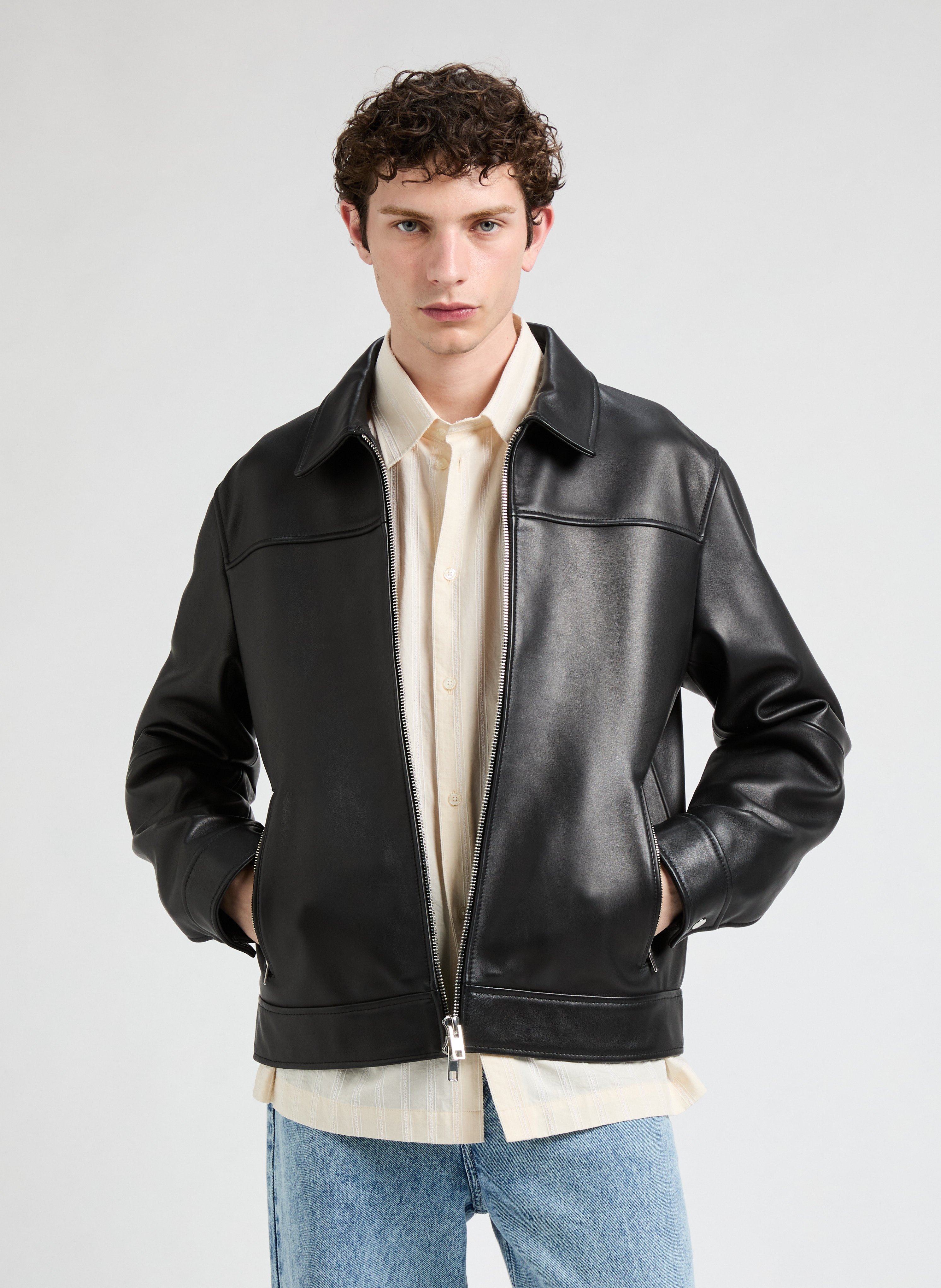 Classic leather jacket with a classic collar. SAISON 1865 Black