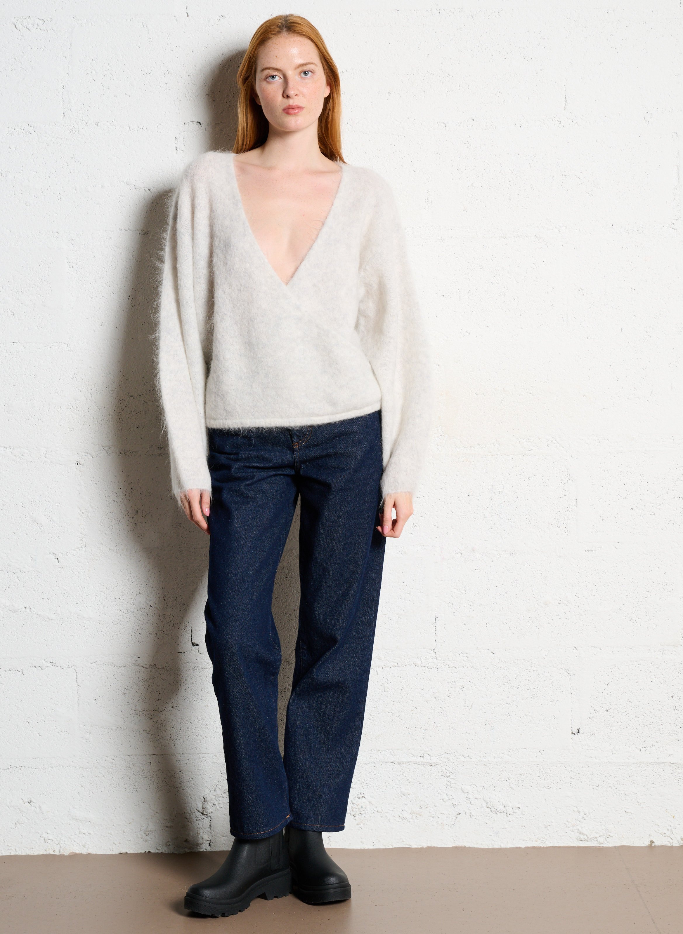 Pull droit col V en laine mélangée AMERICAN VINTAGE Gris