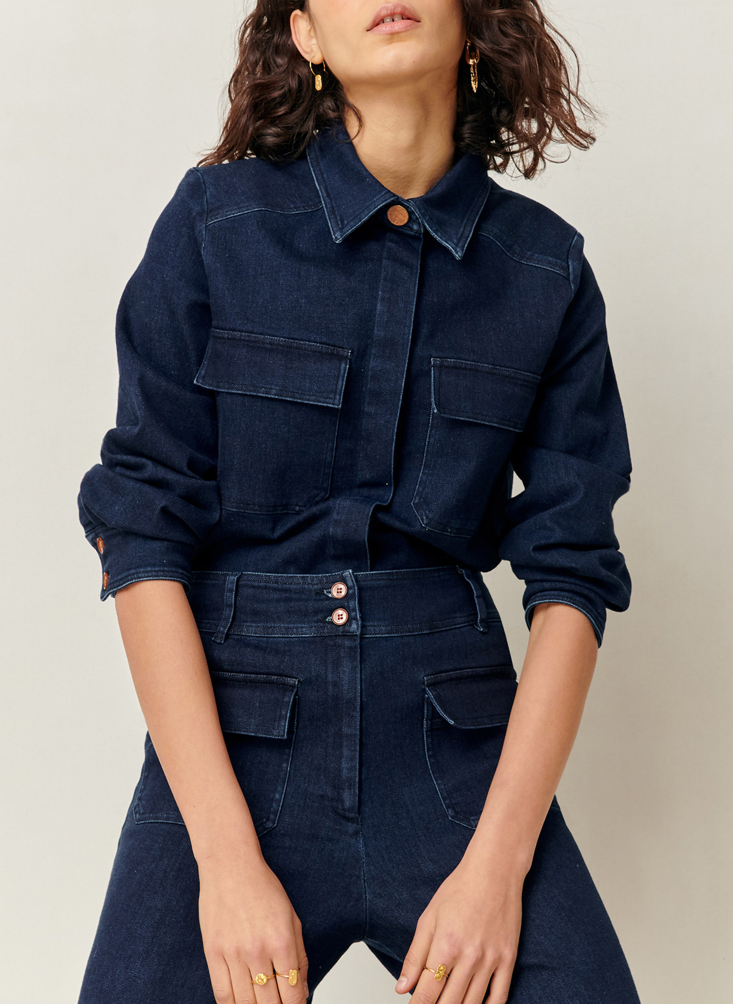 Gerade geschnittene Kurzjacke aus leichtem Baumwolldenim SESSUN Blau