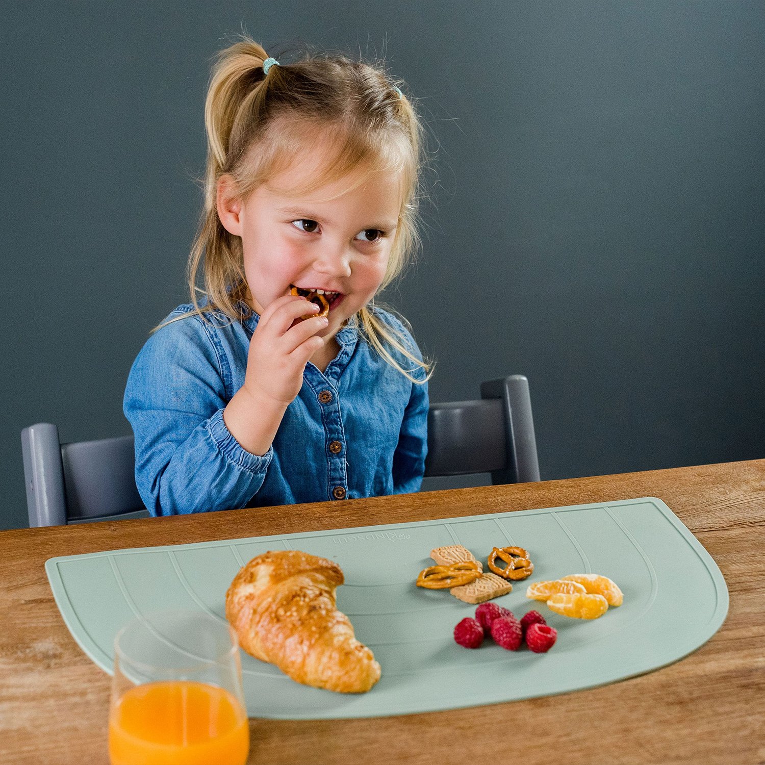 Rainbow silicone placemat KINDSGUT Green