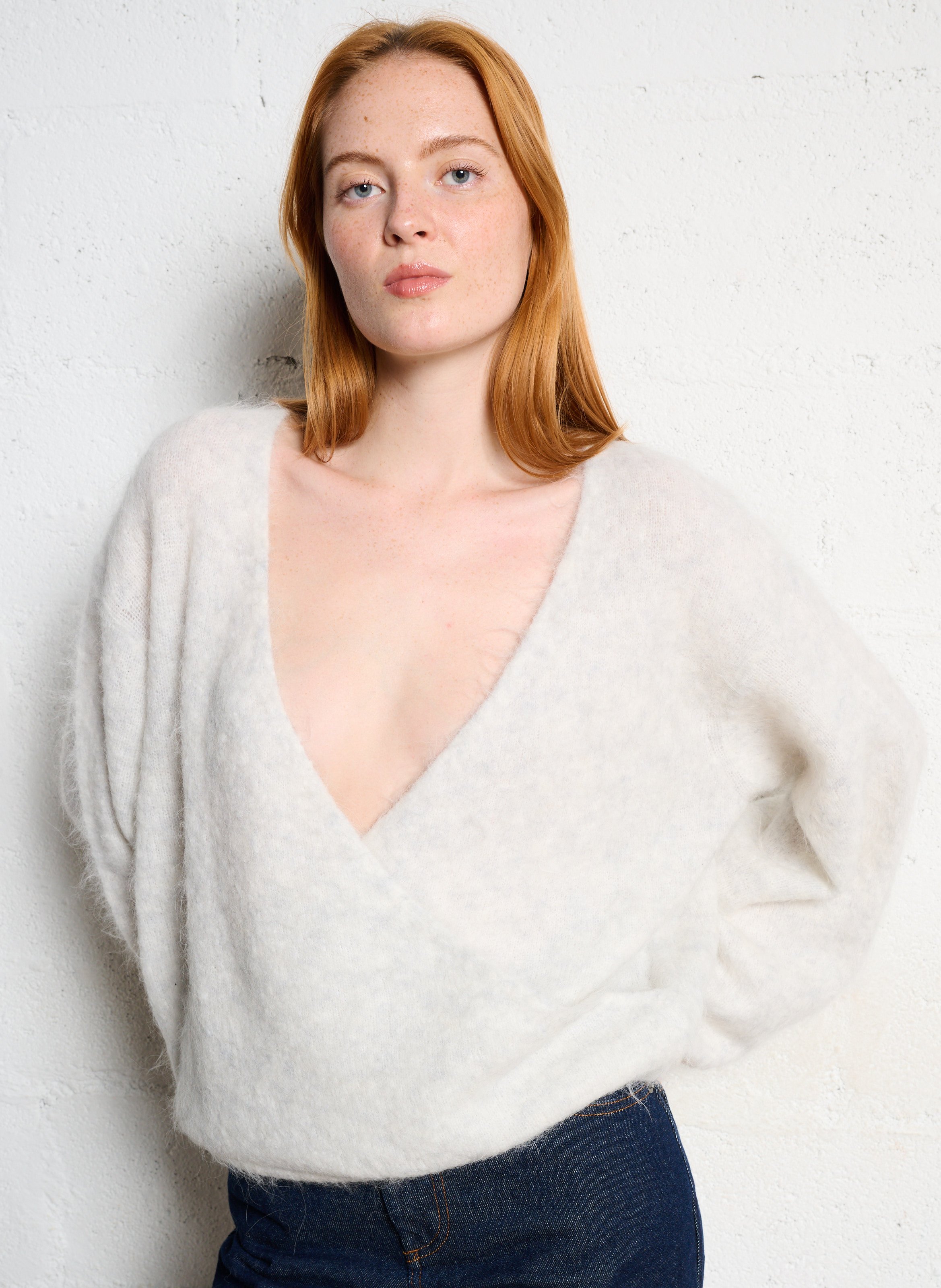 Pull droit col V en laine mélangée AMERICAN VINTAGE Gris