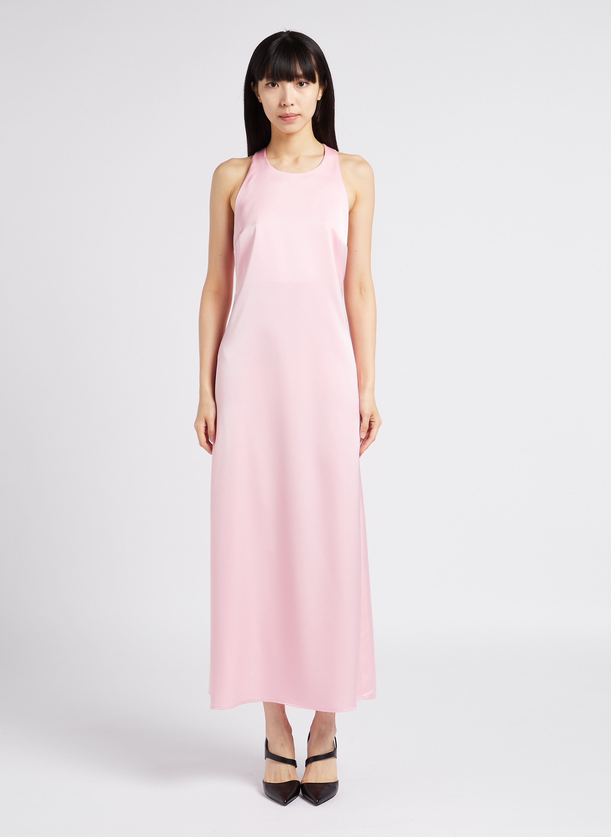 Lange, nauwsluitende, satijnachtige jurk met ronde hals COLLECTORS CLUB Roze