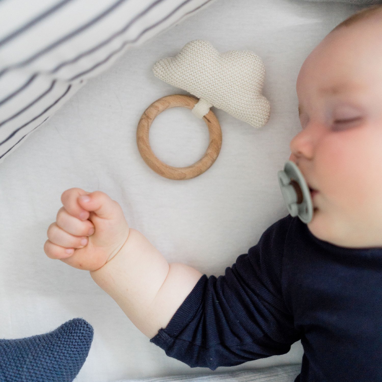 Crochet star grasping toy KINDSGUT White