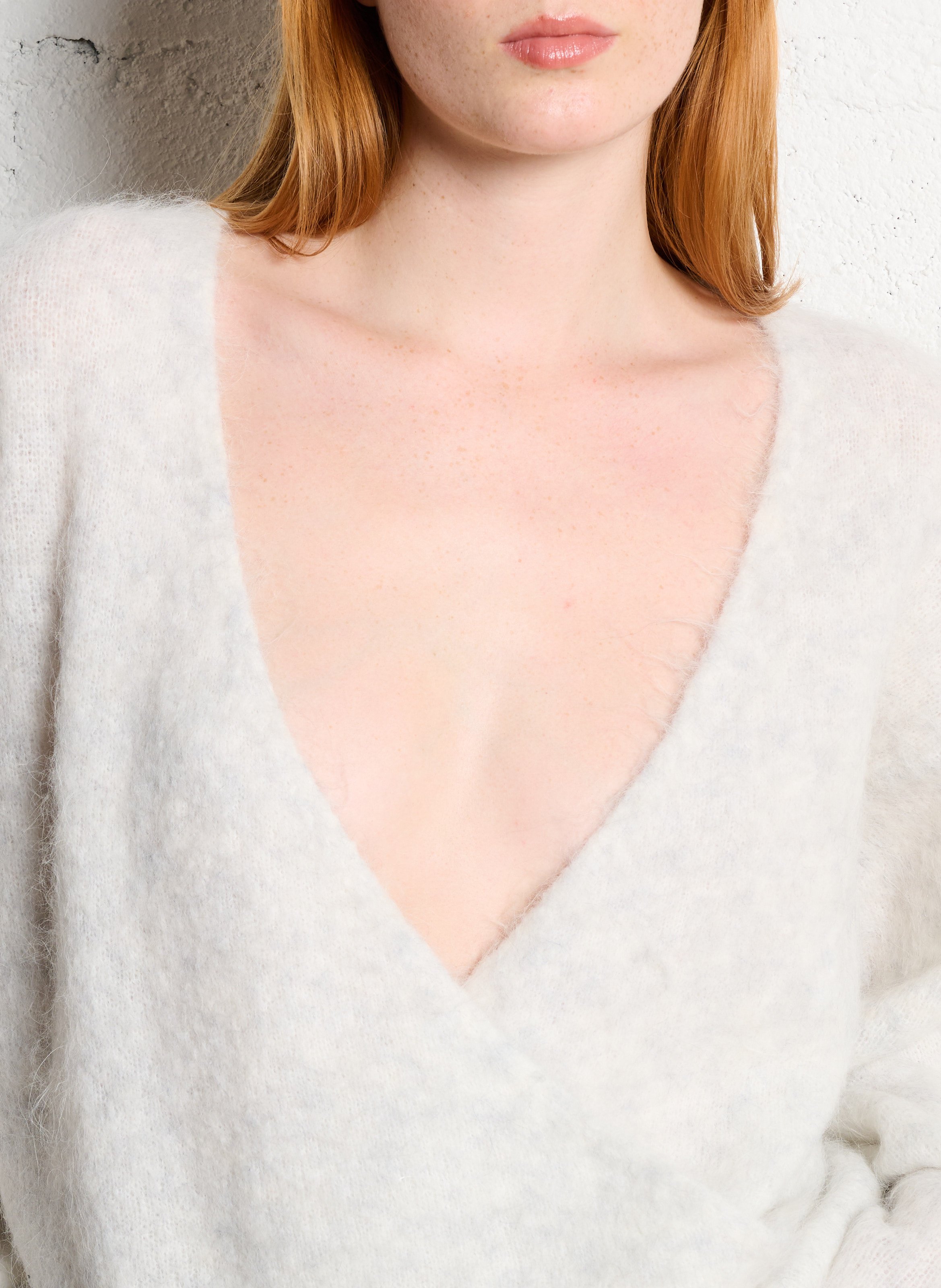 Pull droit col V en laine mélangée AMERICAN VINTAGE Gris