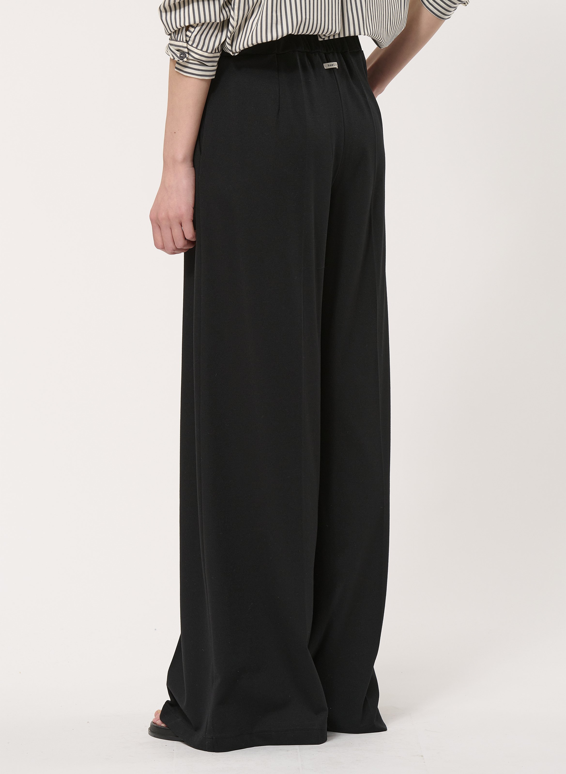 Hoch sitzende weite Hose HUMILITY Schwarz