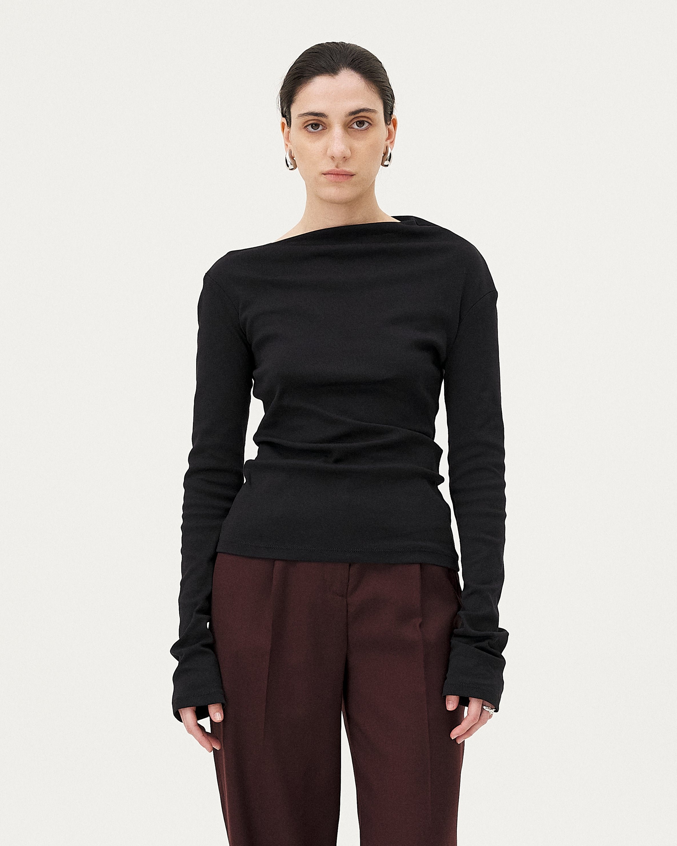 Asymmetrical top Elia Noyoco Black
