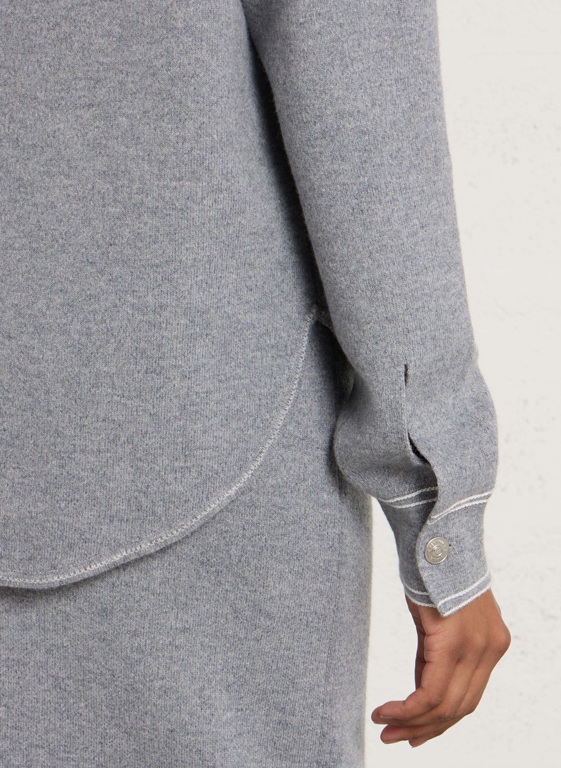 Weiter Cardigan aus Wolle mit Ziernähten BERENICE Grau