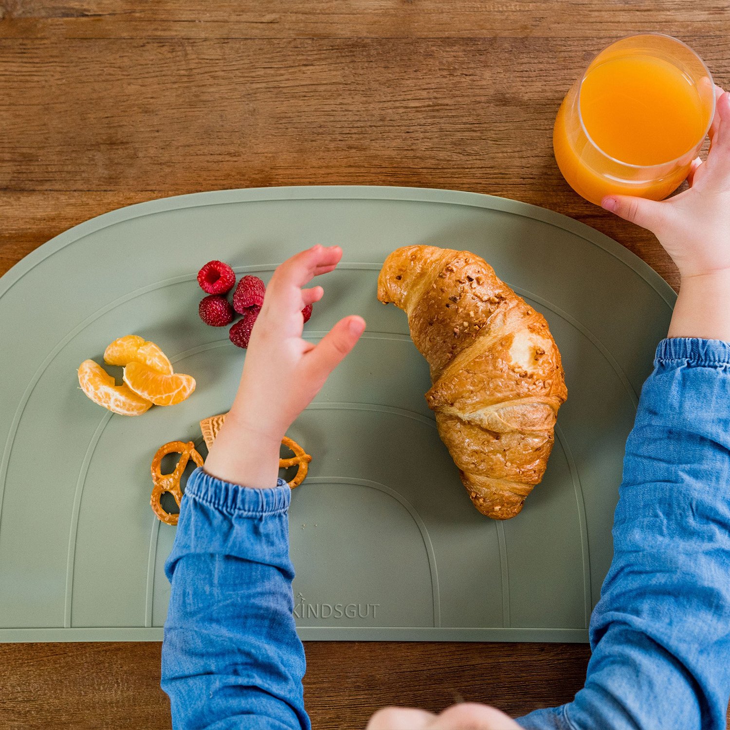 Rainbow silicone placemat KINDSGUT Green