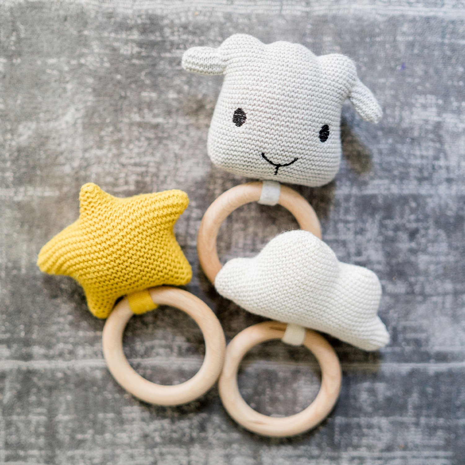 Crochet star grasping toy KINDSGUT White