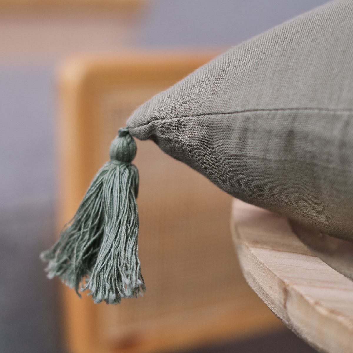 Removable pom-pom cushion in cotton gauze TODAY LINGE DE MAISON Green