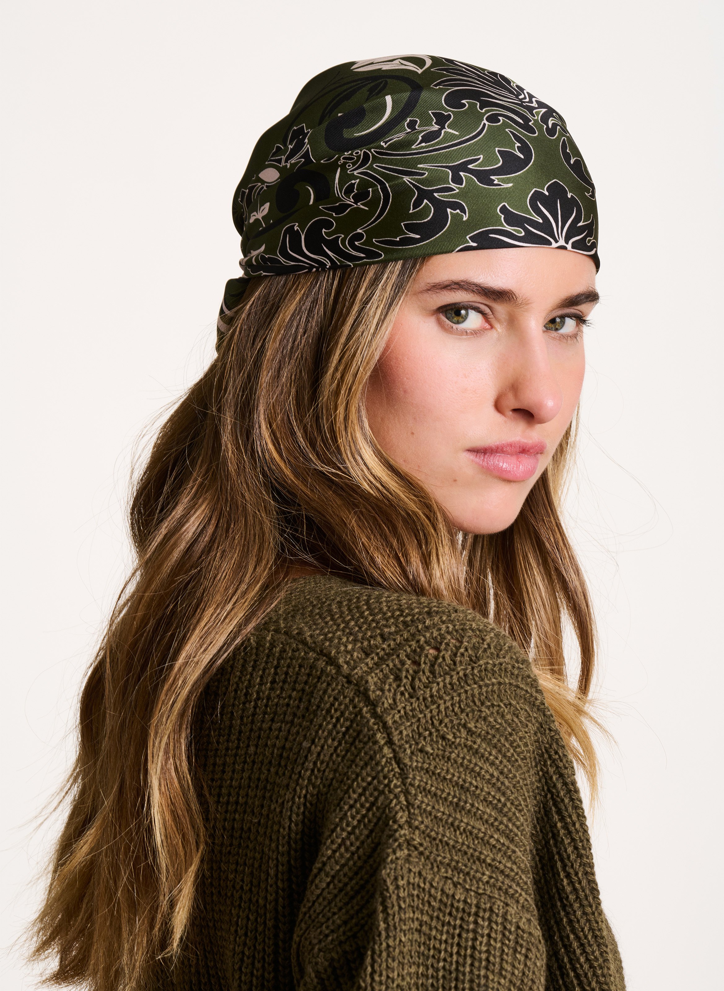 Vierkante zijden sjaal met patroon LA FEE MARABOUTEE Groen