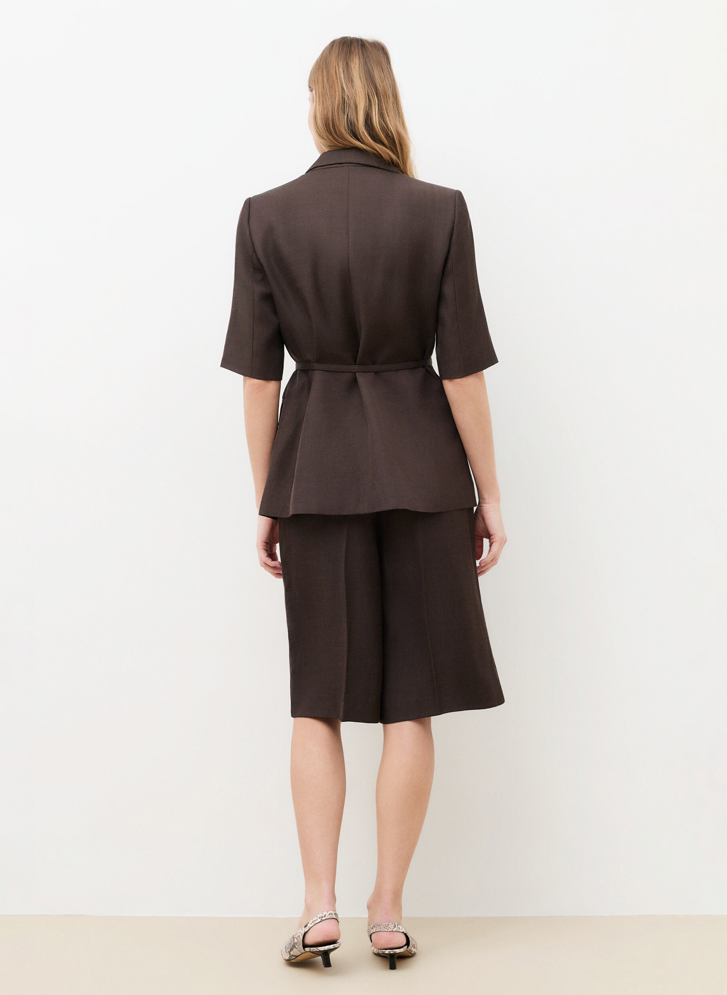 Veste tailleur manches courtes ceinturée CAROLL Marron