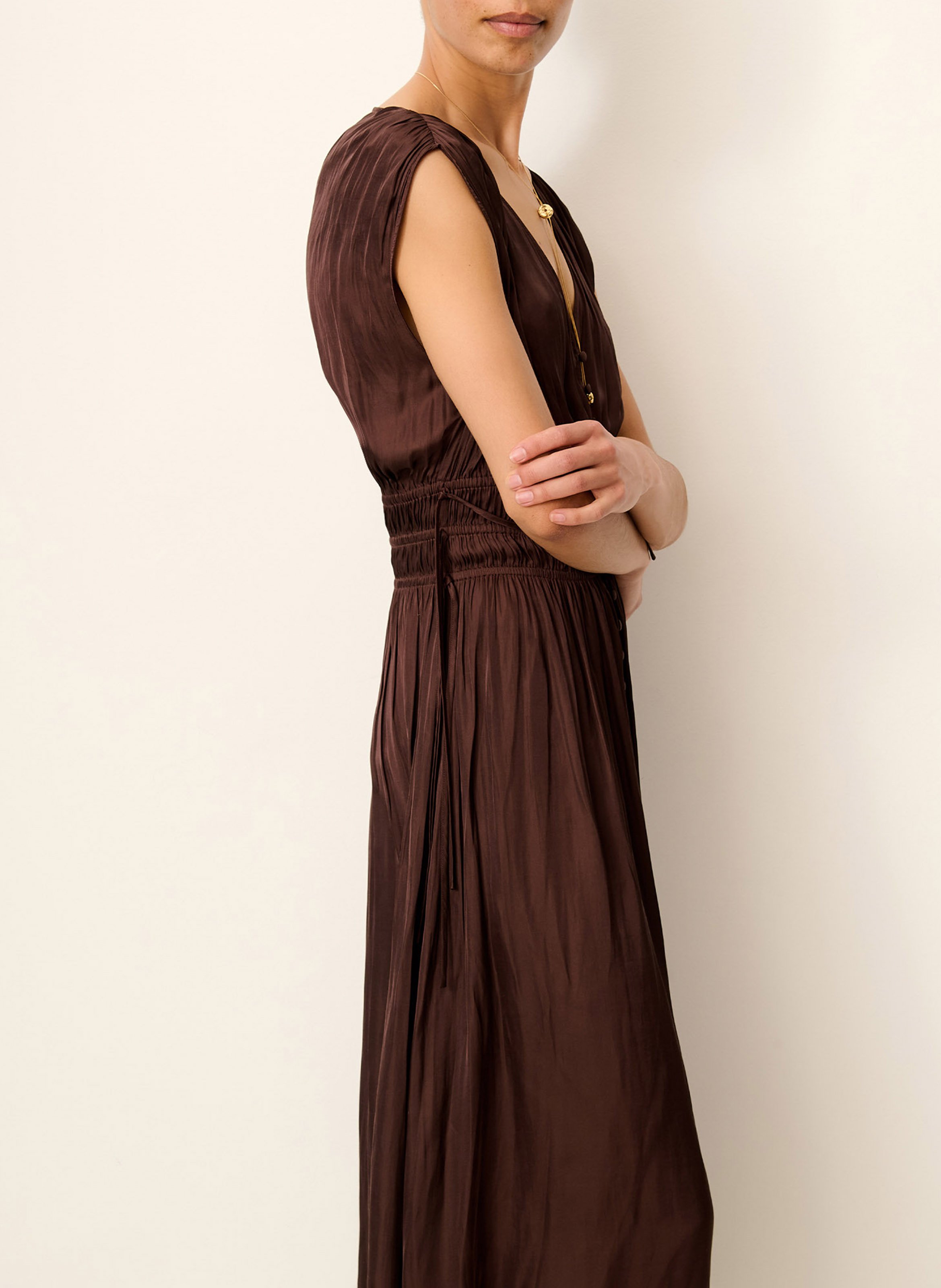 Ärmelloses langes Kleid mit Knopfleiste SESSUN Braun