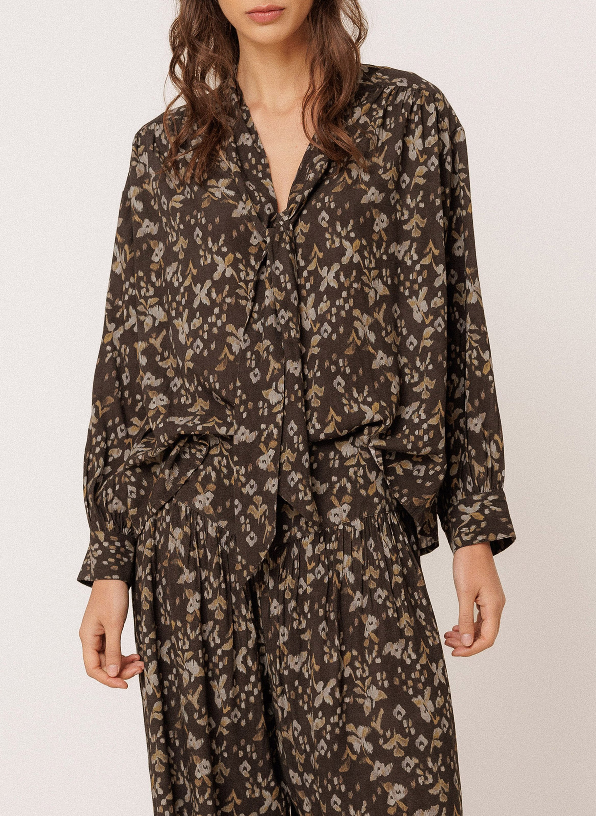 Loose blouse with Lavallière collar INDI & COLD Black