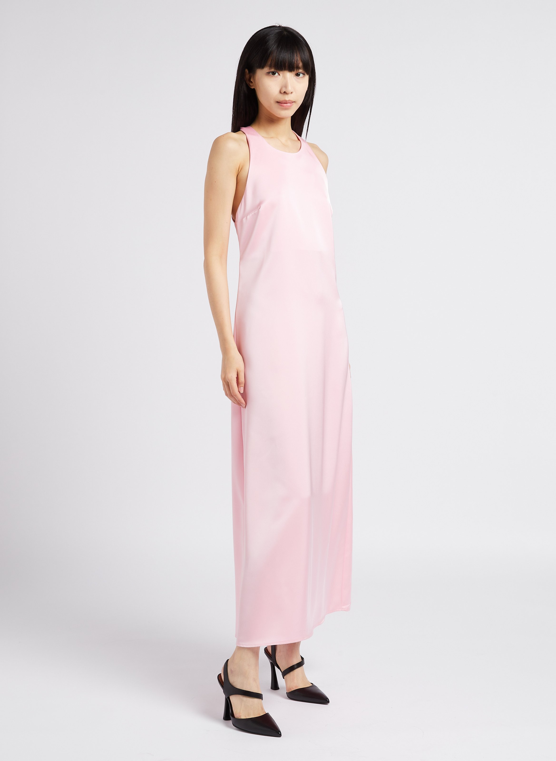 Lange, nauwsluitende, satijnachtige jurk met ronde hals COLLECTORS CLUB Roze