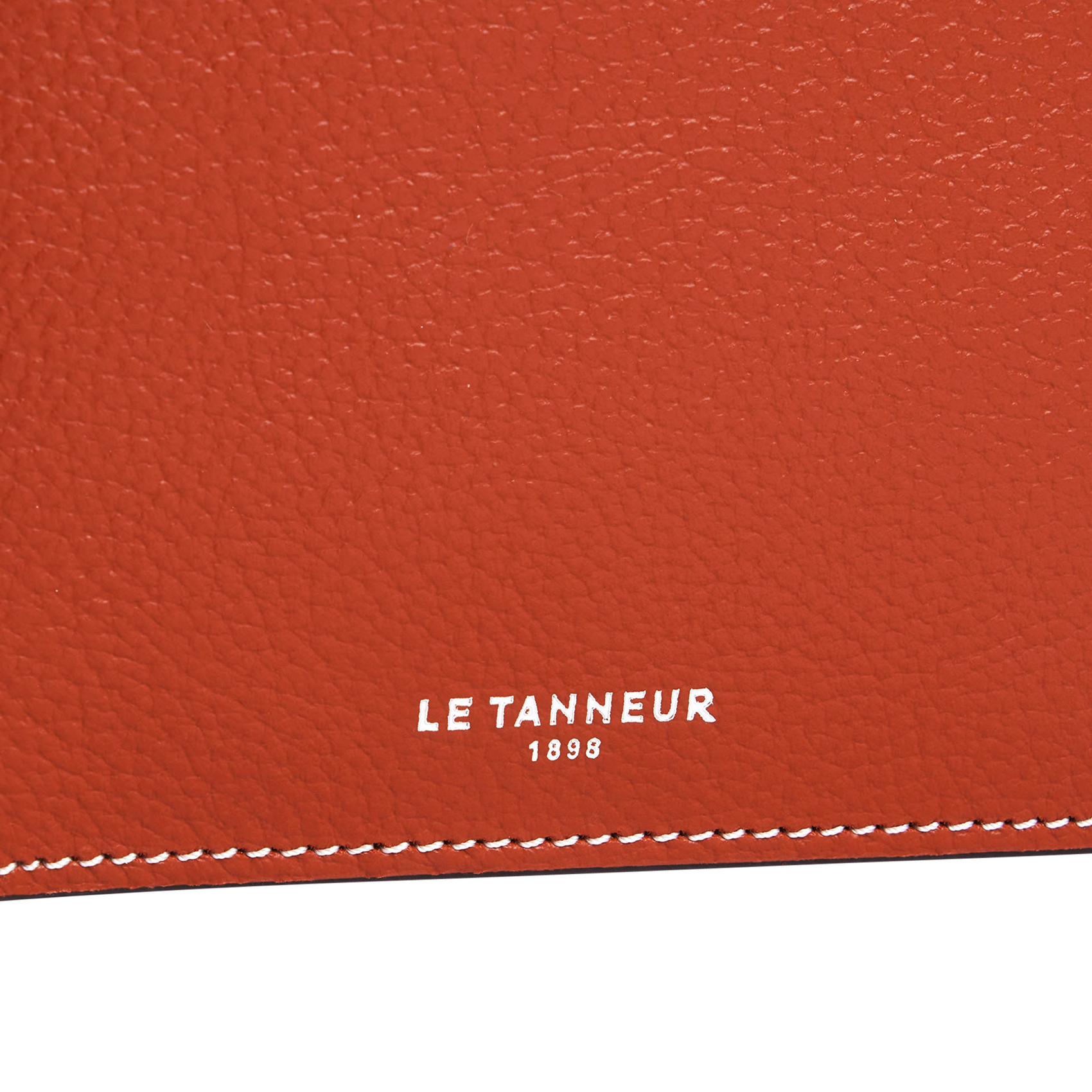 - 100 % Leder, - 6 Kartenschlitze, - 1 zentrale Tasche, - Maße: B10 x H7 cm. LE TANNEUR Braun