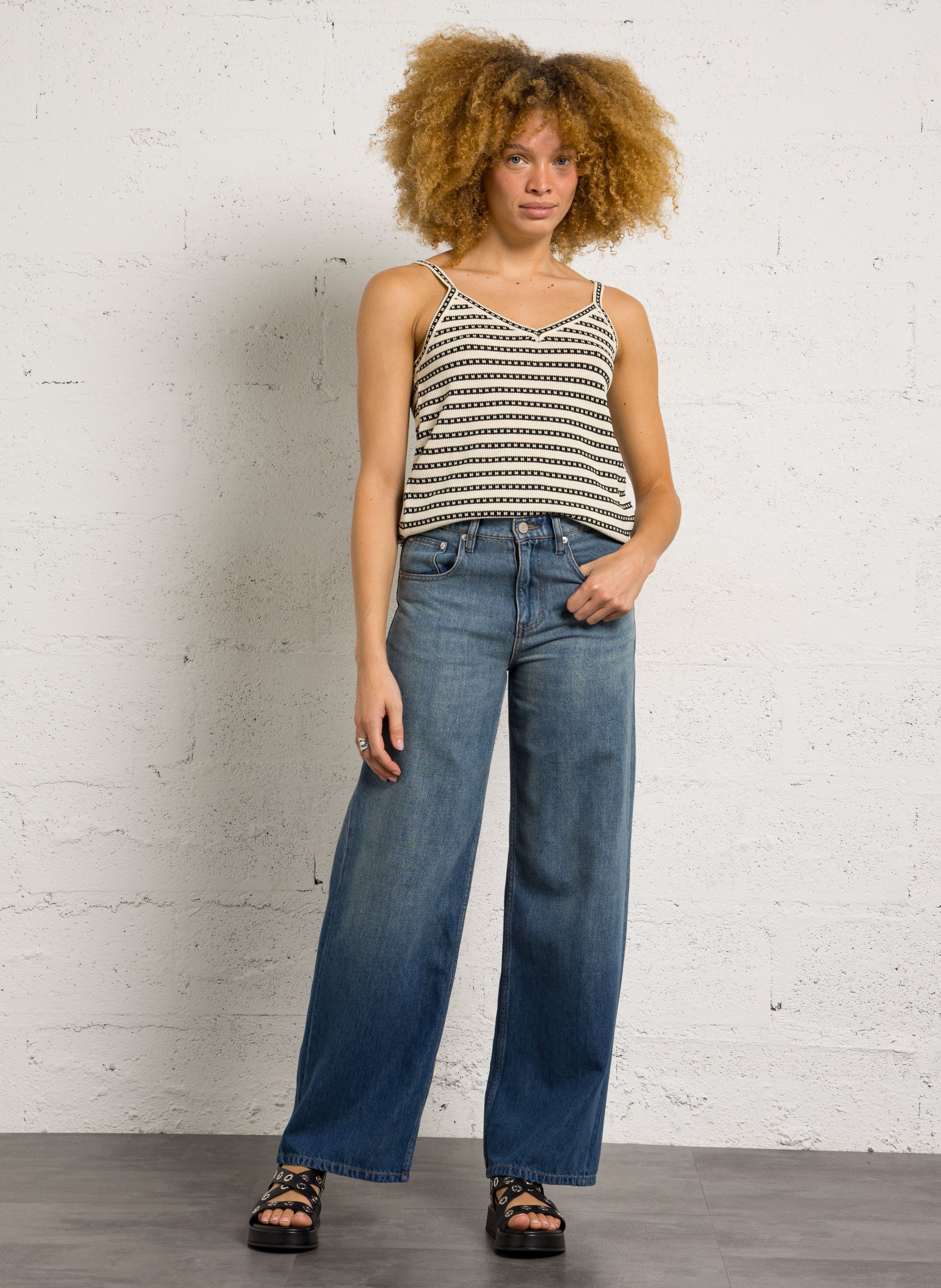 Sleeveless V-neck top LE TEMPS DES CERISES Blue