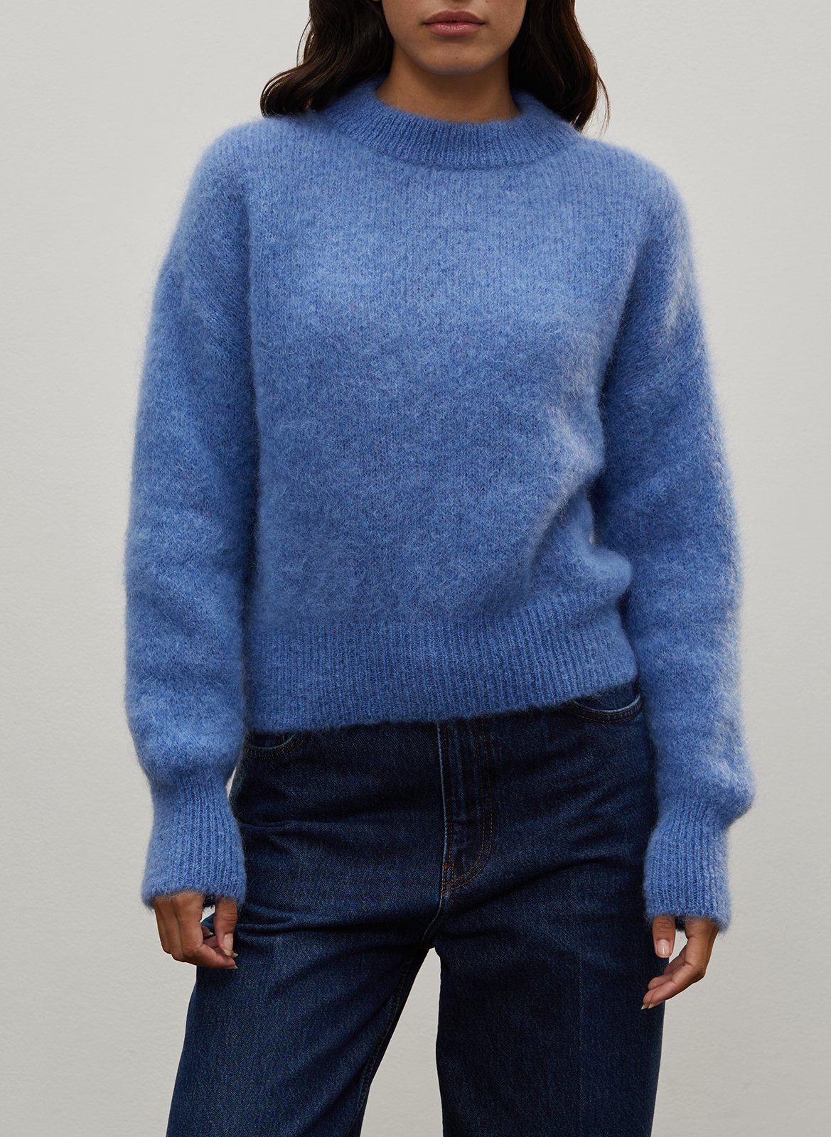 Caissa - Wollstrickpullover mit V-Ausschnitt und Details SURPRISE