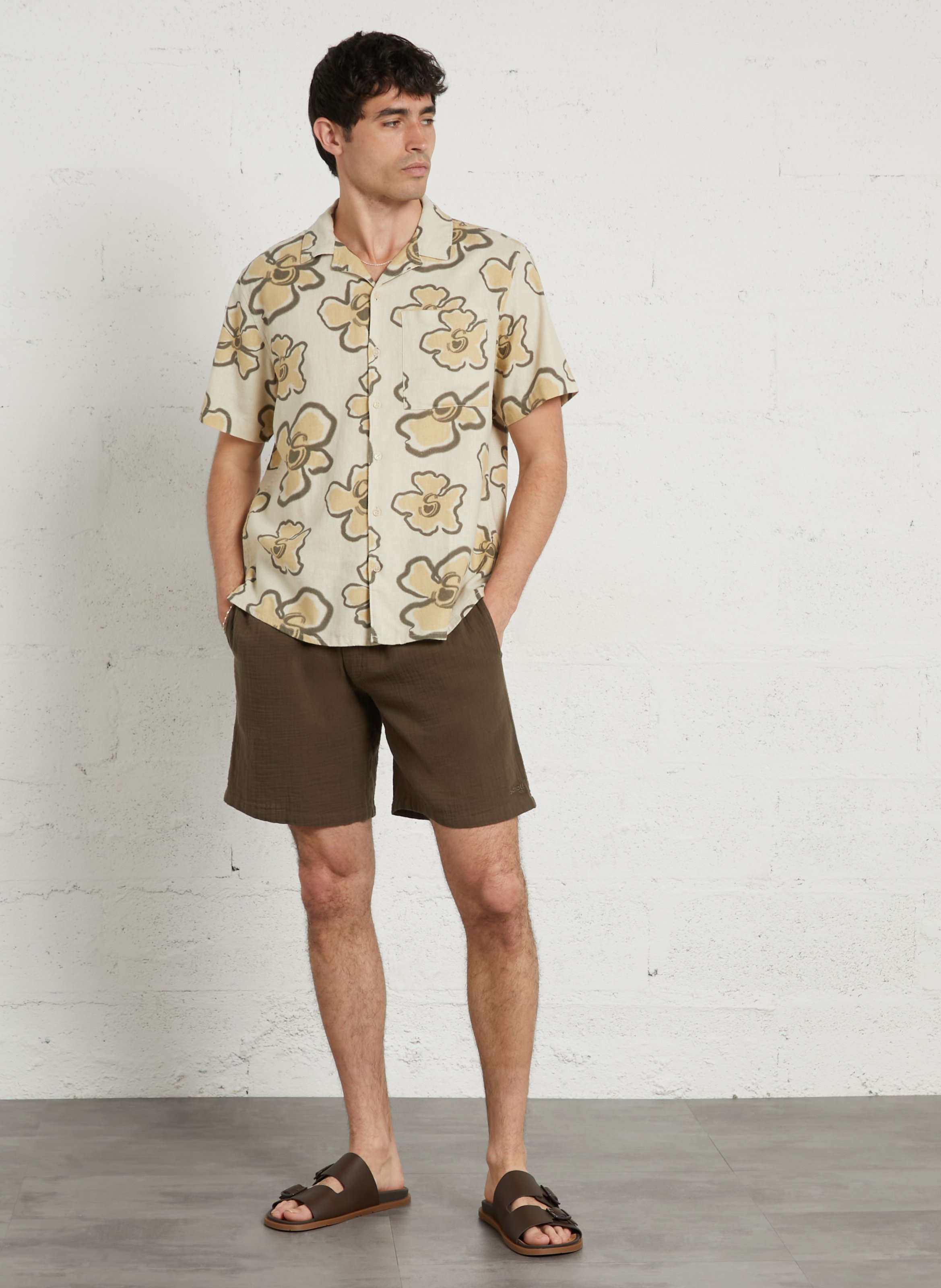 Casual-fit Cuban collar shirt in floral printed mixed linen SOLID Beige