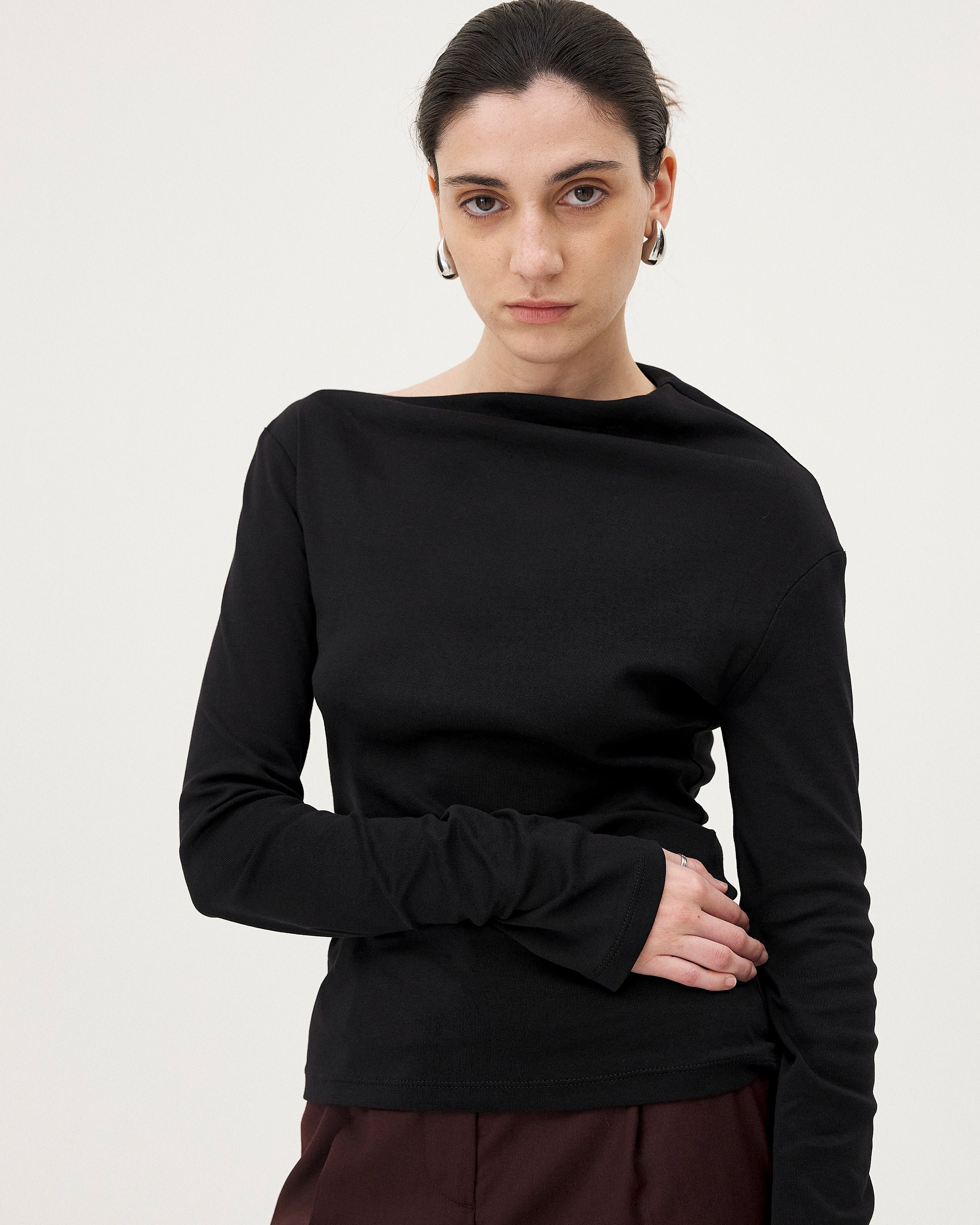 Asymmetrical top Elia Noyoco Black