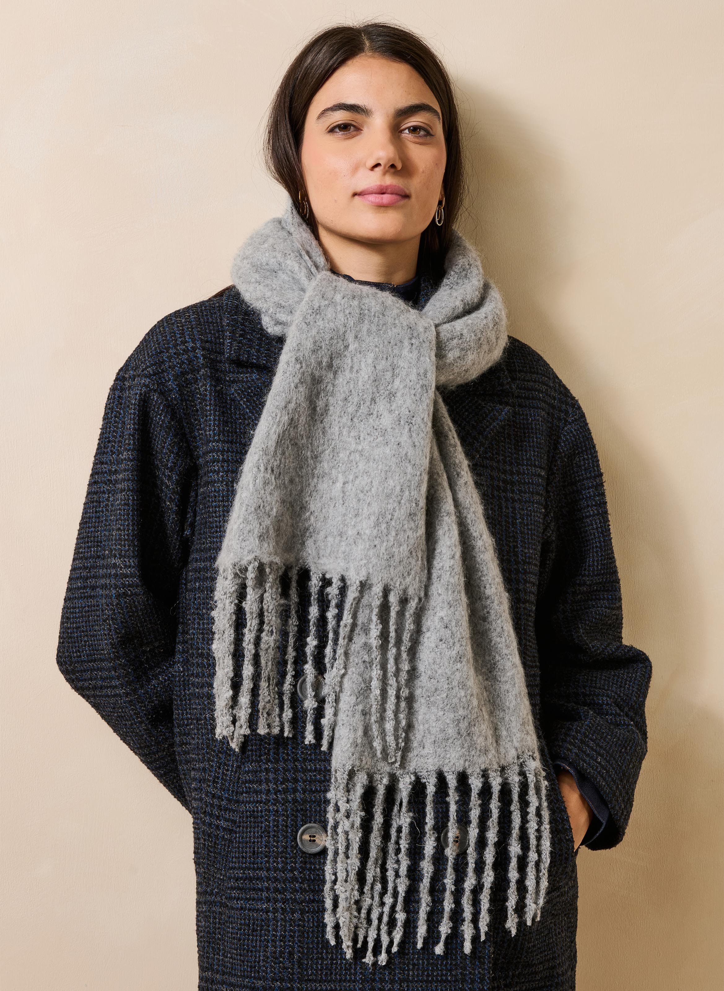 Bufanda con flecos LA FEE MARABOUTEE Gris