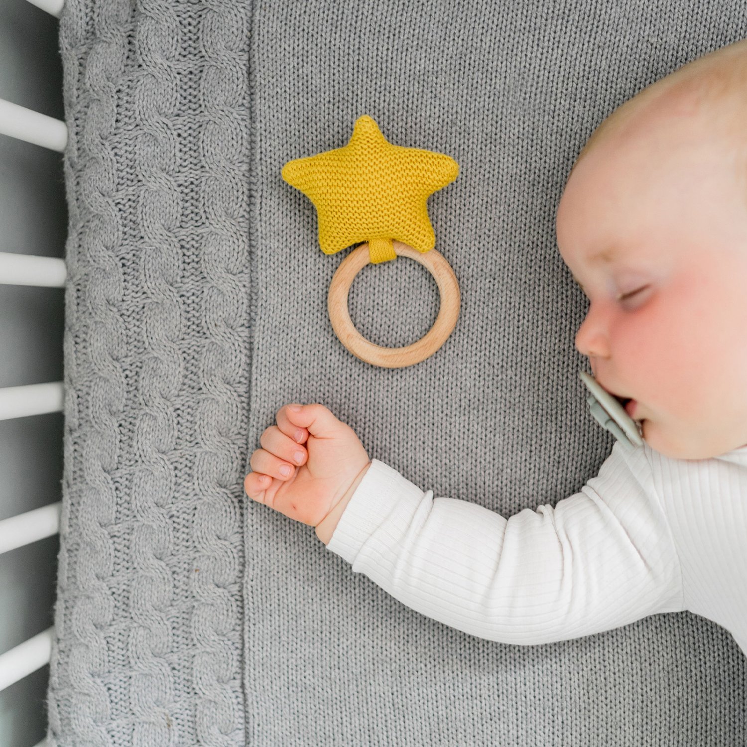 Crochet star grasping toy KINDSGUT Yellow