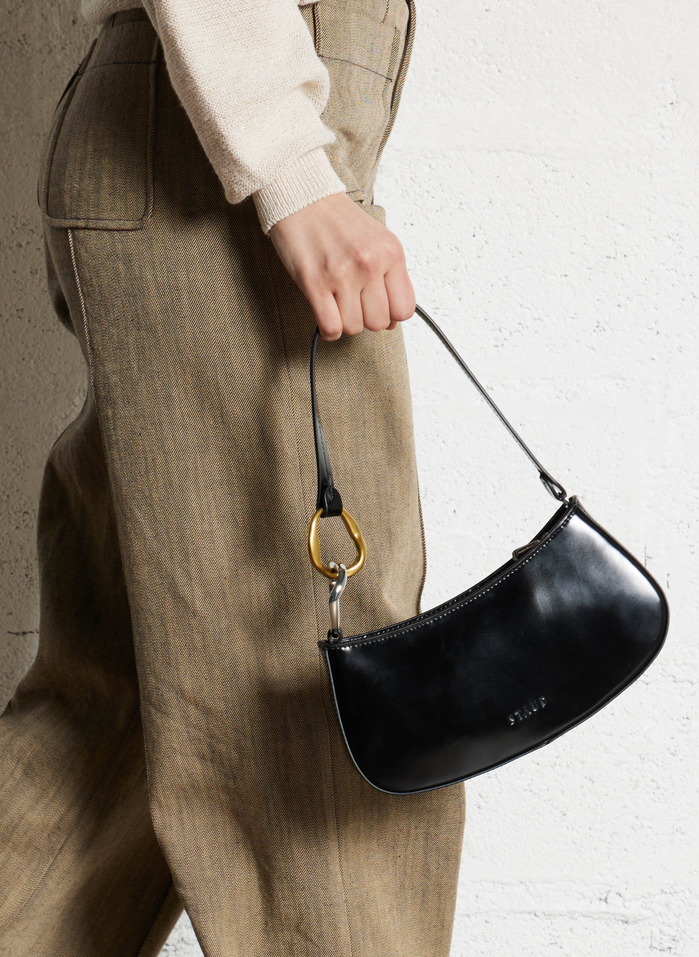 Geschnürte Beuteltasche aus strukturiertem Leder STAUD Schwarz