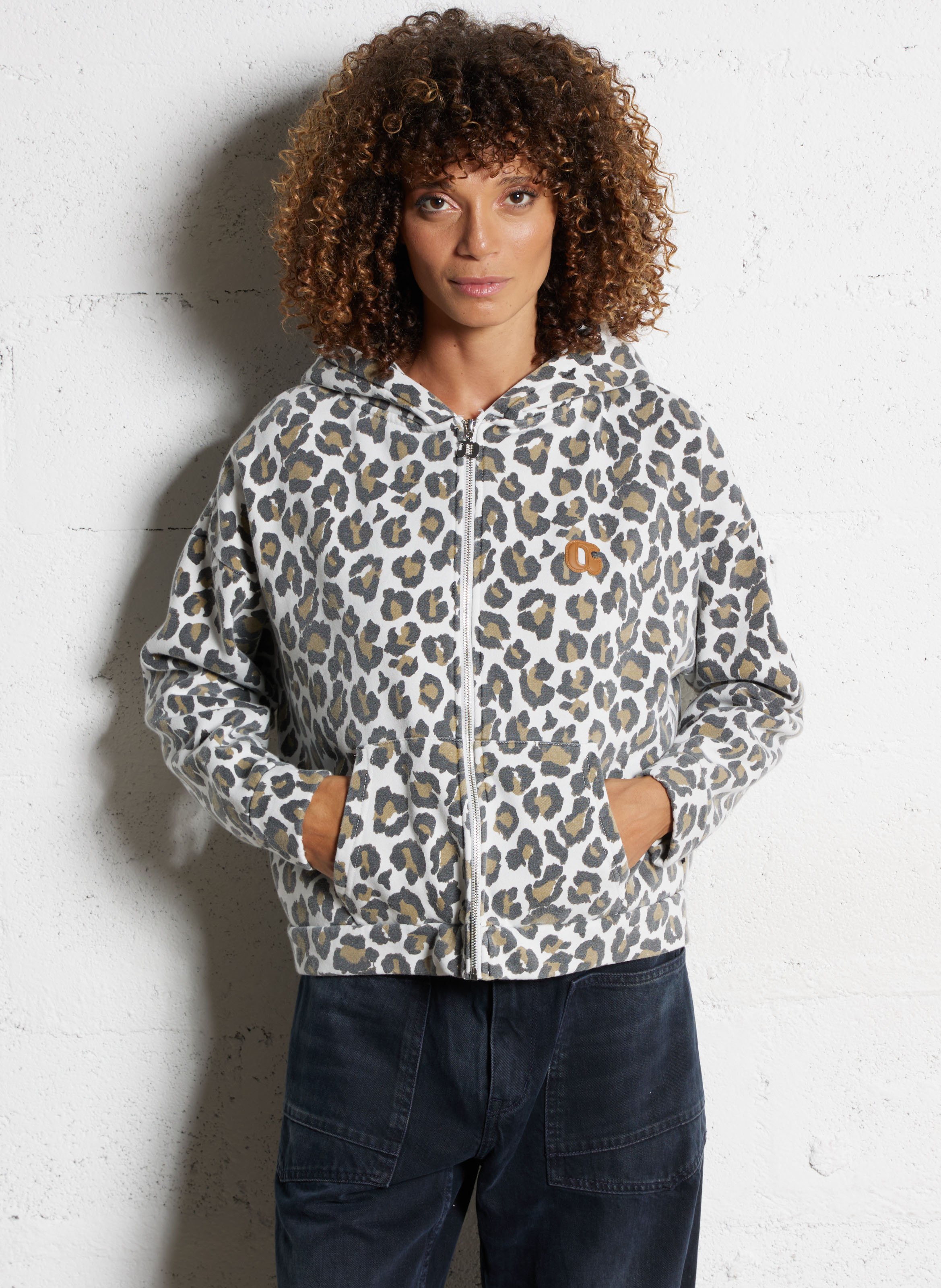 Sweat zippé à capuche léopard LE TEMPS DES CERISES Marron