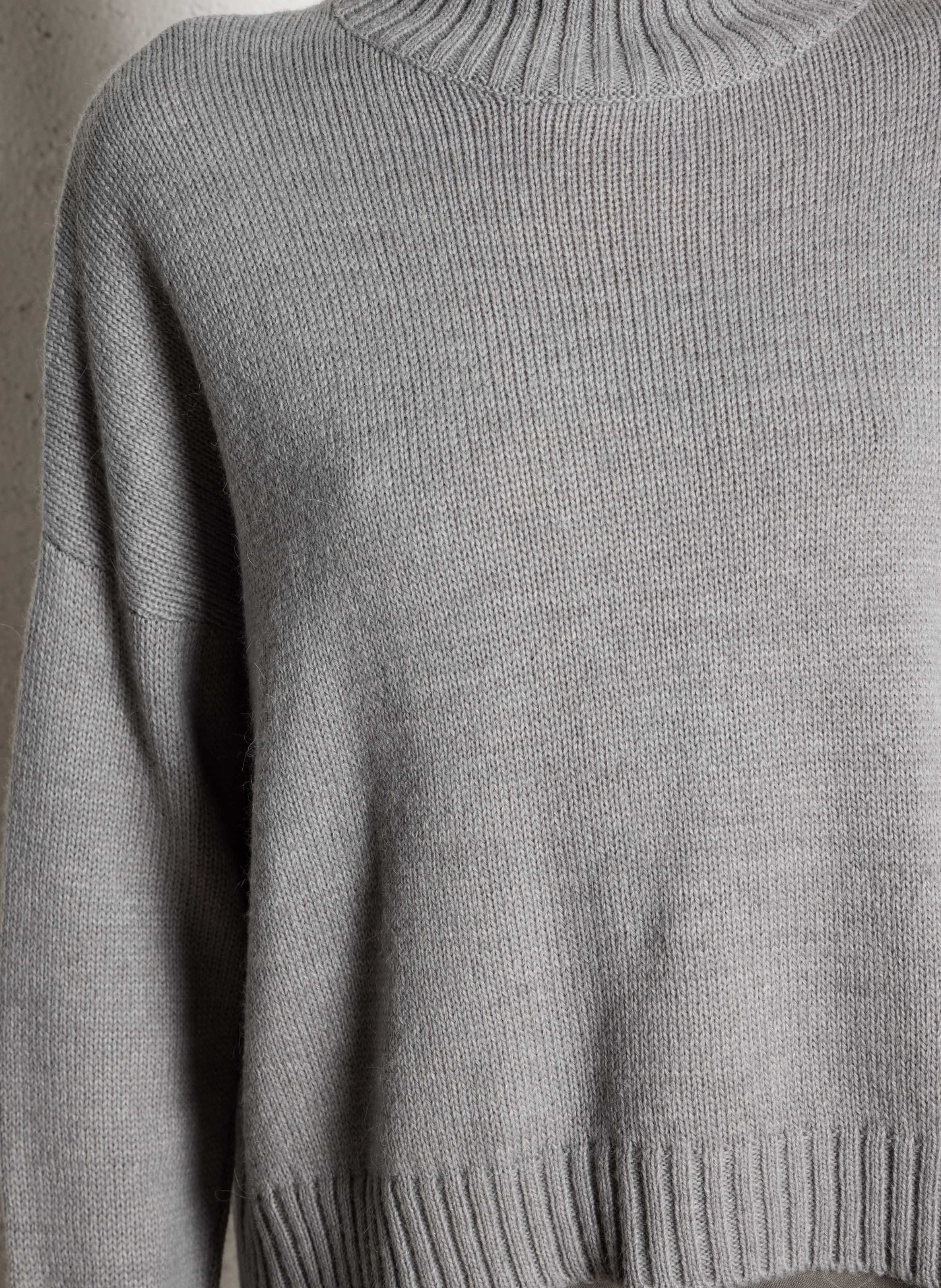 Weiter Pullover mit hohem Rollkragen aus Alpakamischung MASSCOB Silber