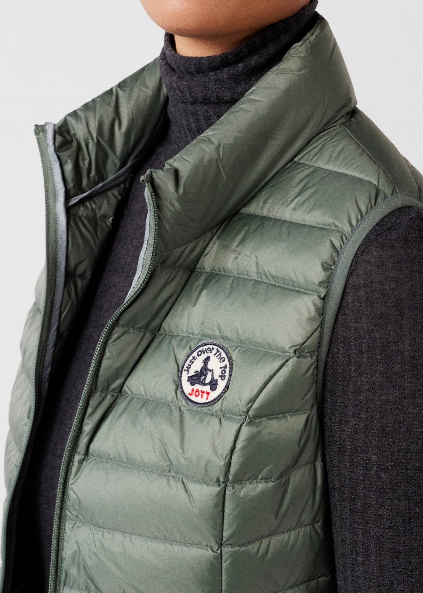 Sleeveless lightweight down vest seda JOTT Green