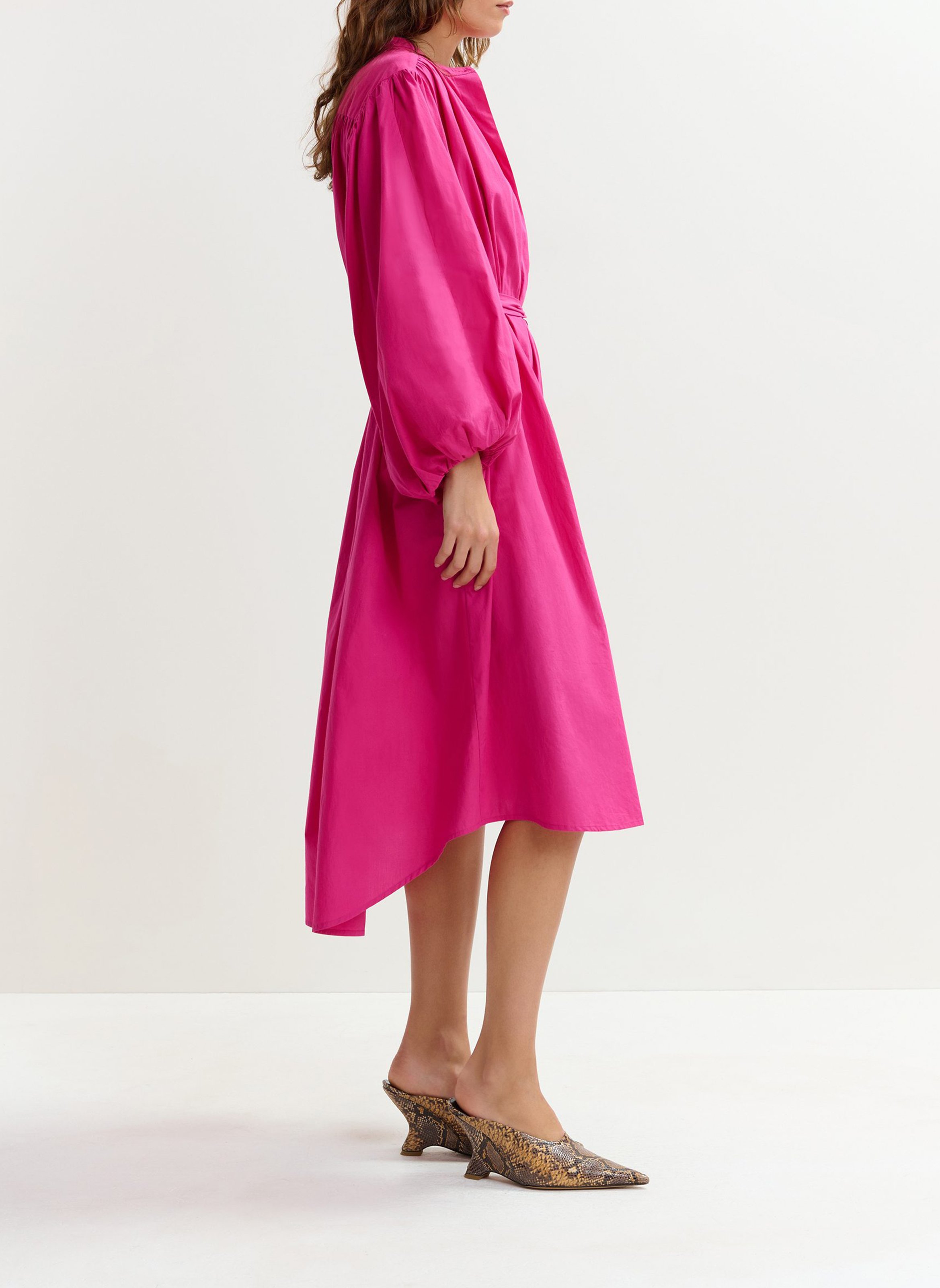 Loose fit midi dress with round neckline and belted waist. ESSENTIEL ANTWERP Pink