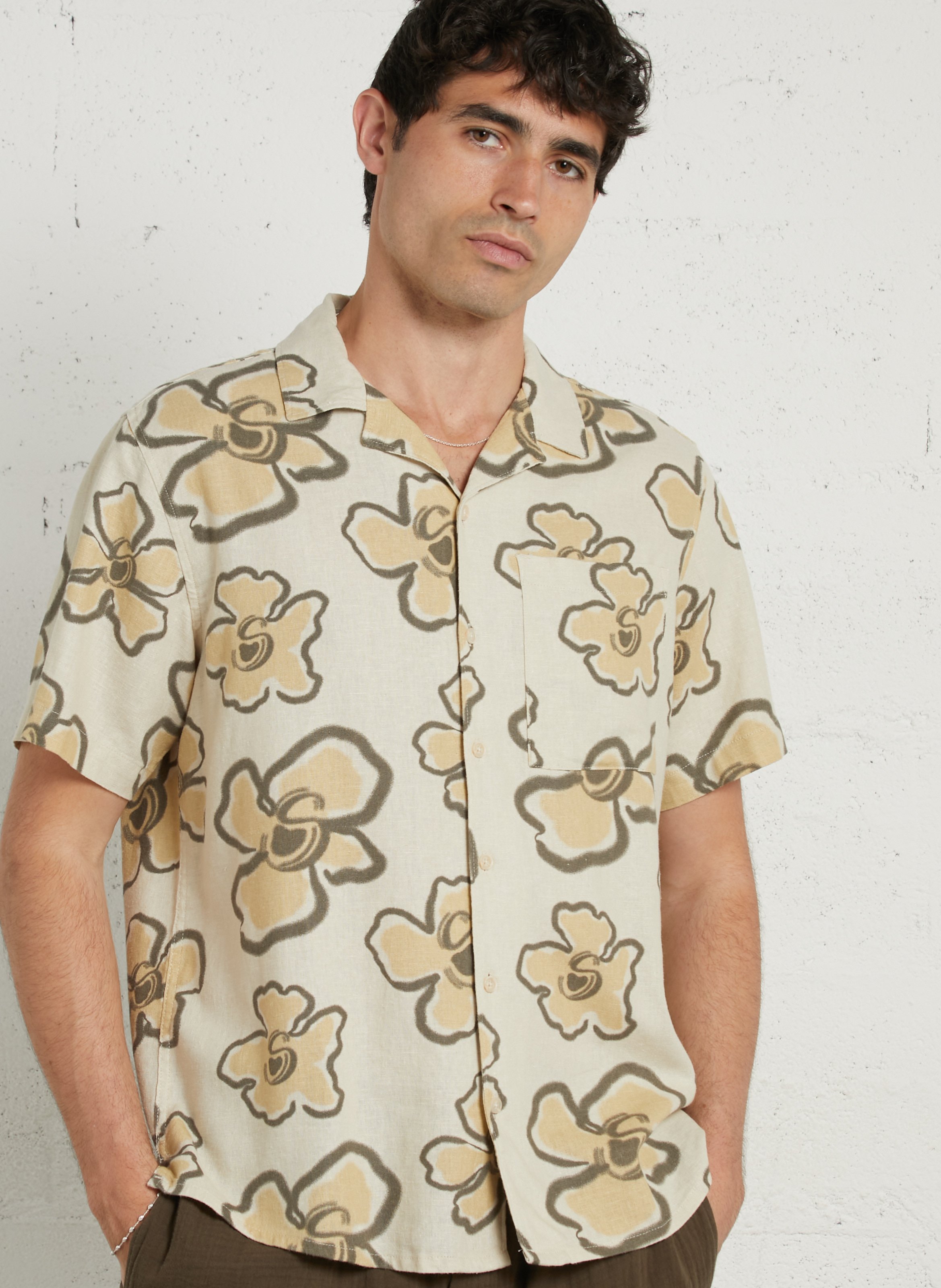Casual-fit Cuban collar shirt in floral printed mixed linen SOLID Beige