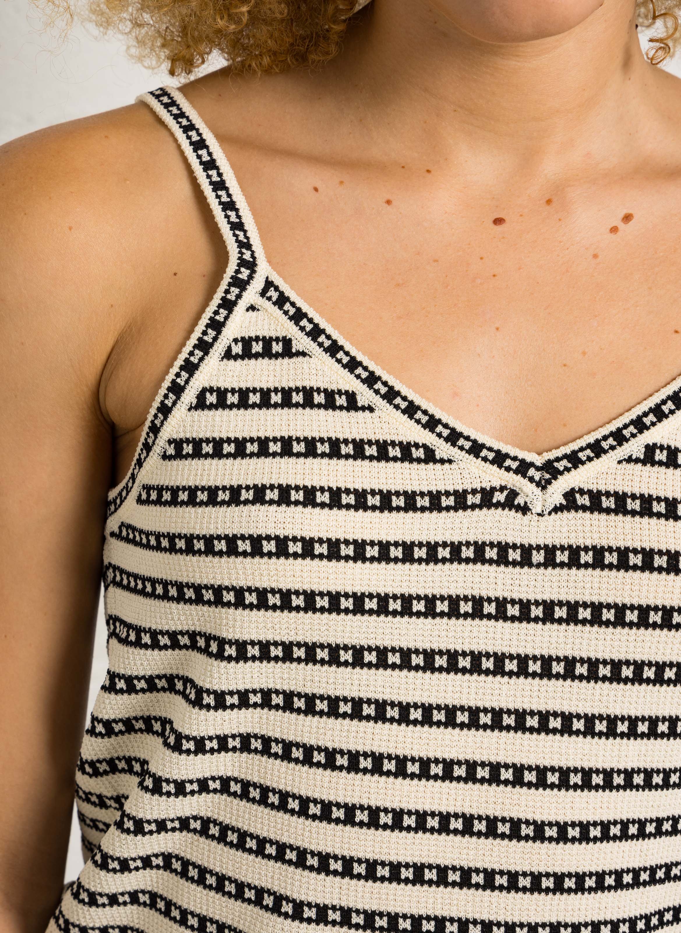 Sleeveless V-neck top LE TEMPS DES CERISES Blue