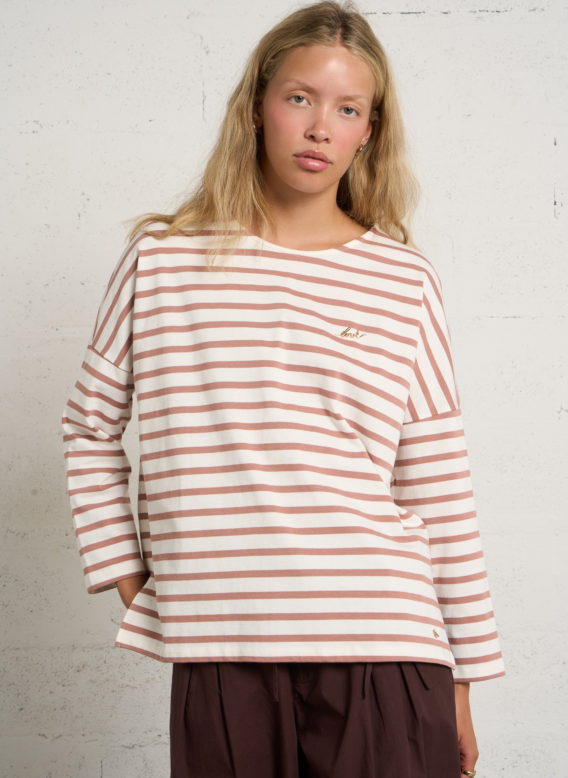 Oversized T-shirt met ronde hals in gestreept katoen. DES PETITS HAUTS